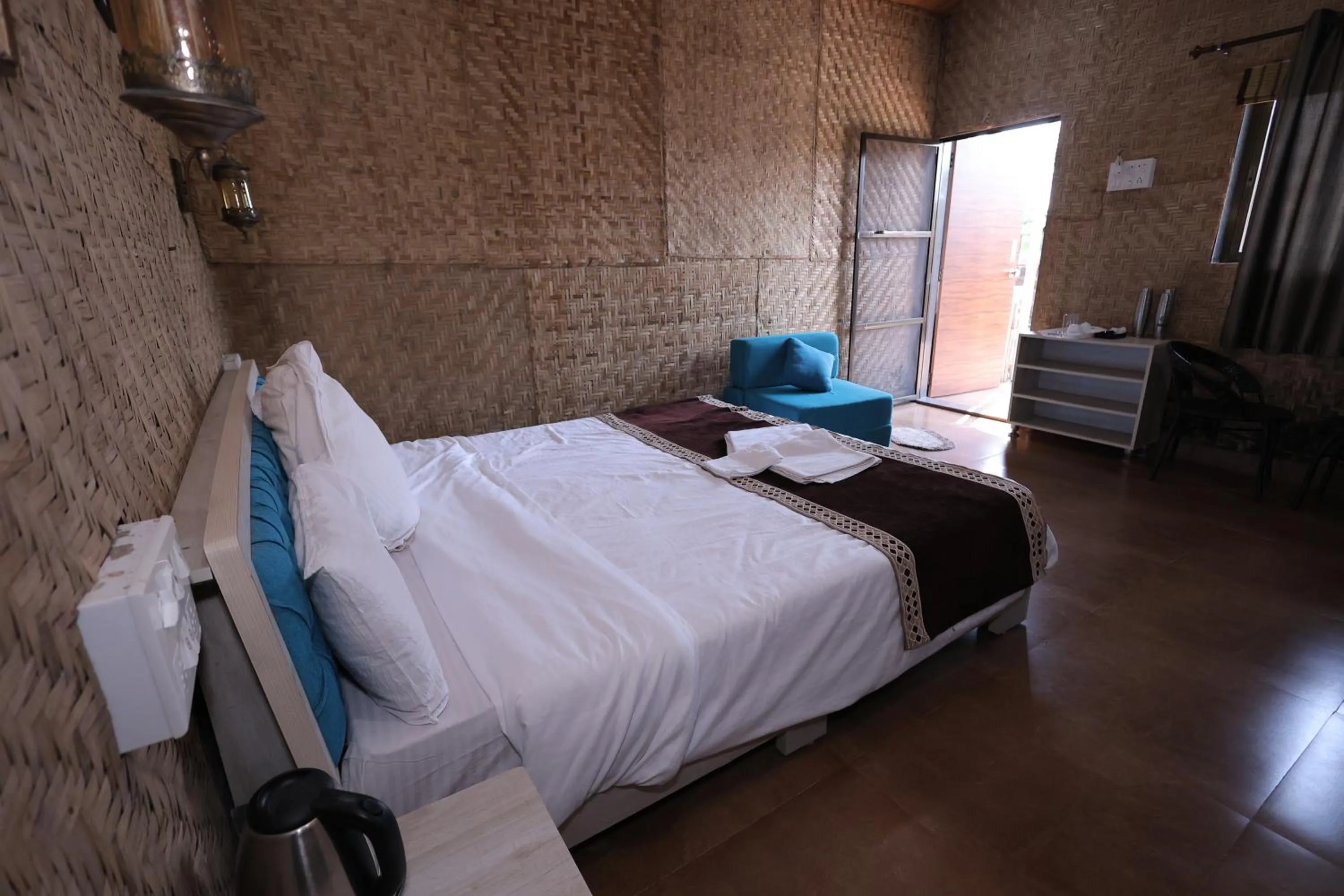 Bed in Mango Valley Resort Ganpatipule