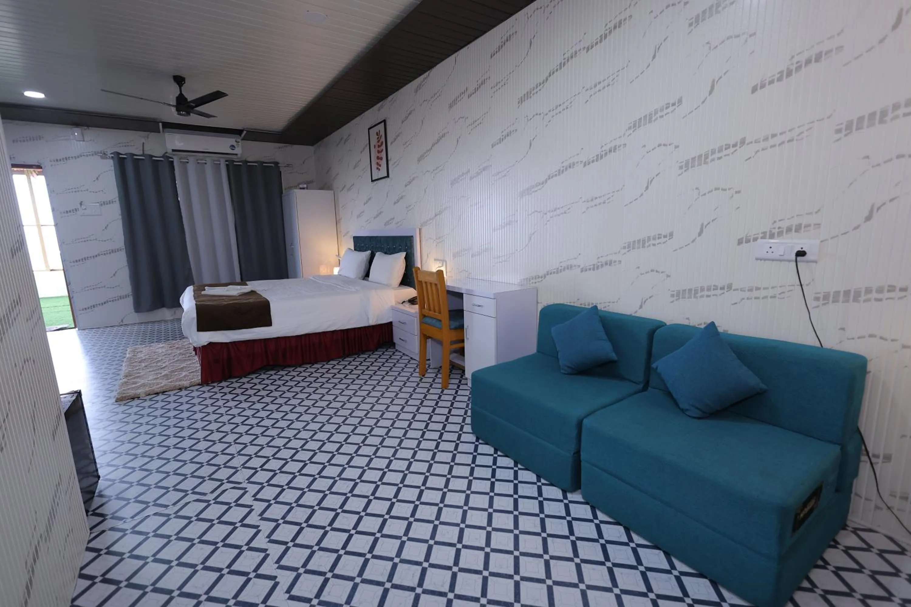 Seating area, Bed in Mango Valley Resort Ganpatipule