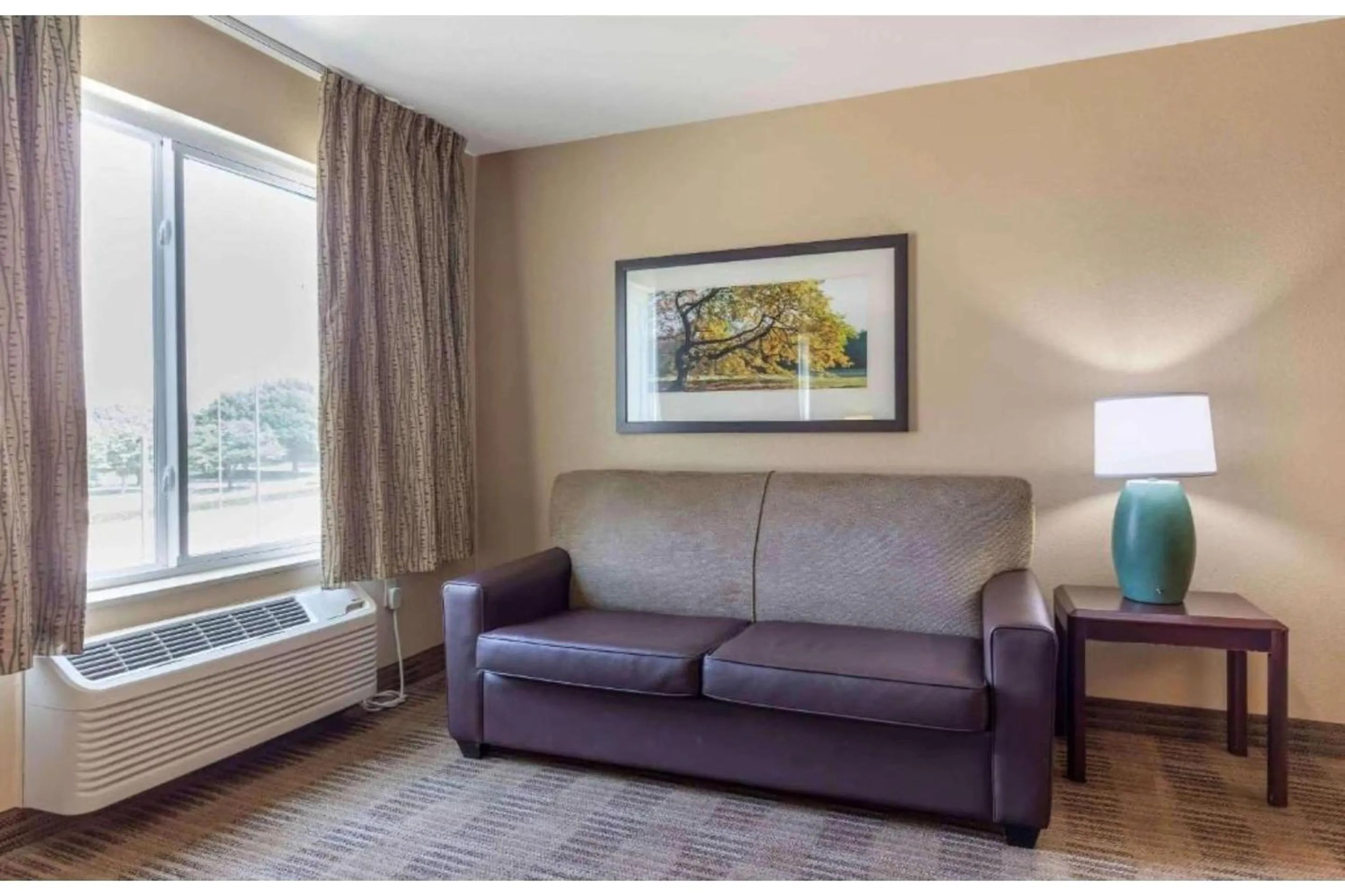 Living room in Studio 6 Extended Stay Washington - DC Gaithersburg South MD