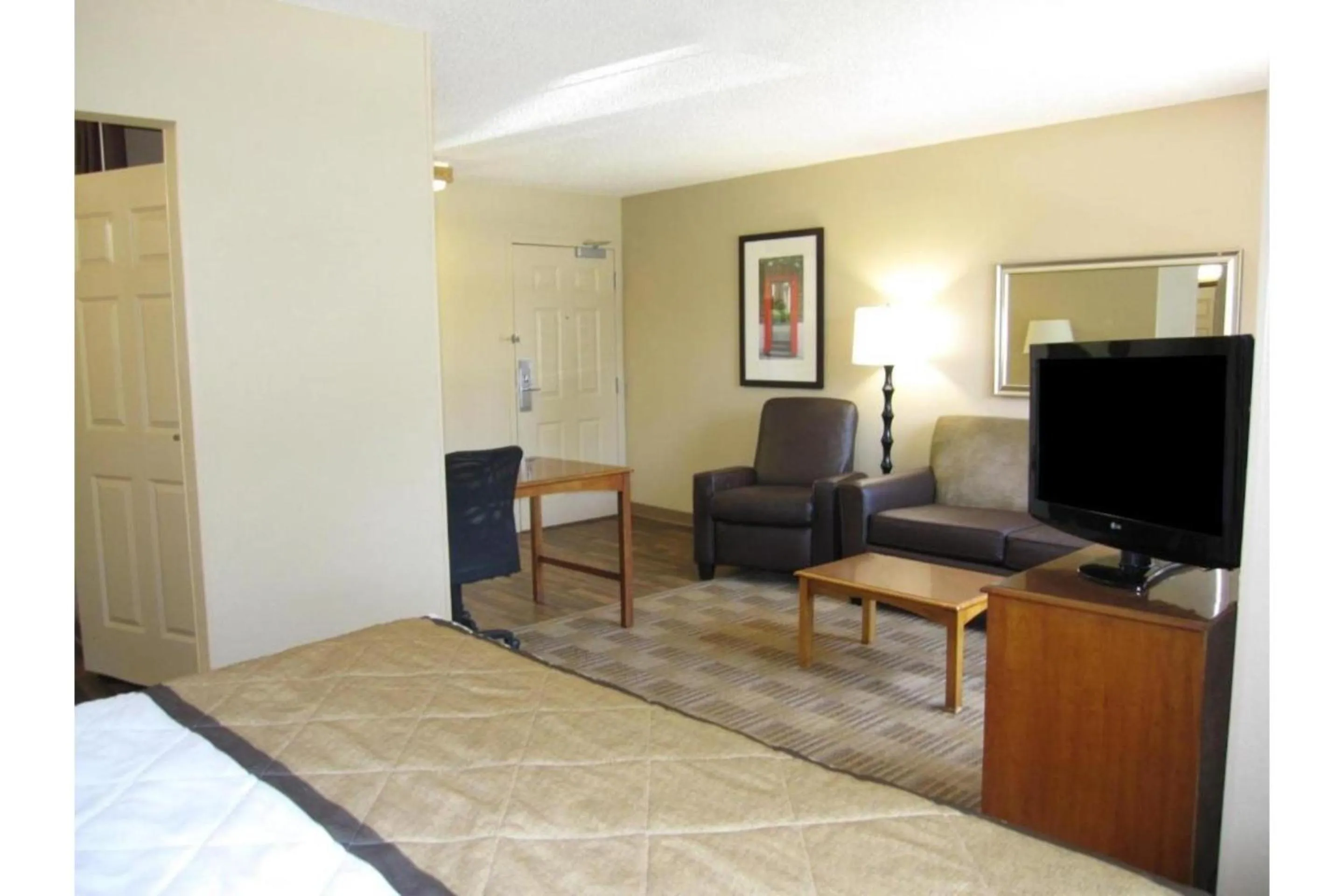 Bedroom, Bed in Studio 6 Extended Stay Washington - DC Gaithersburg South MD
