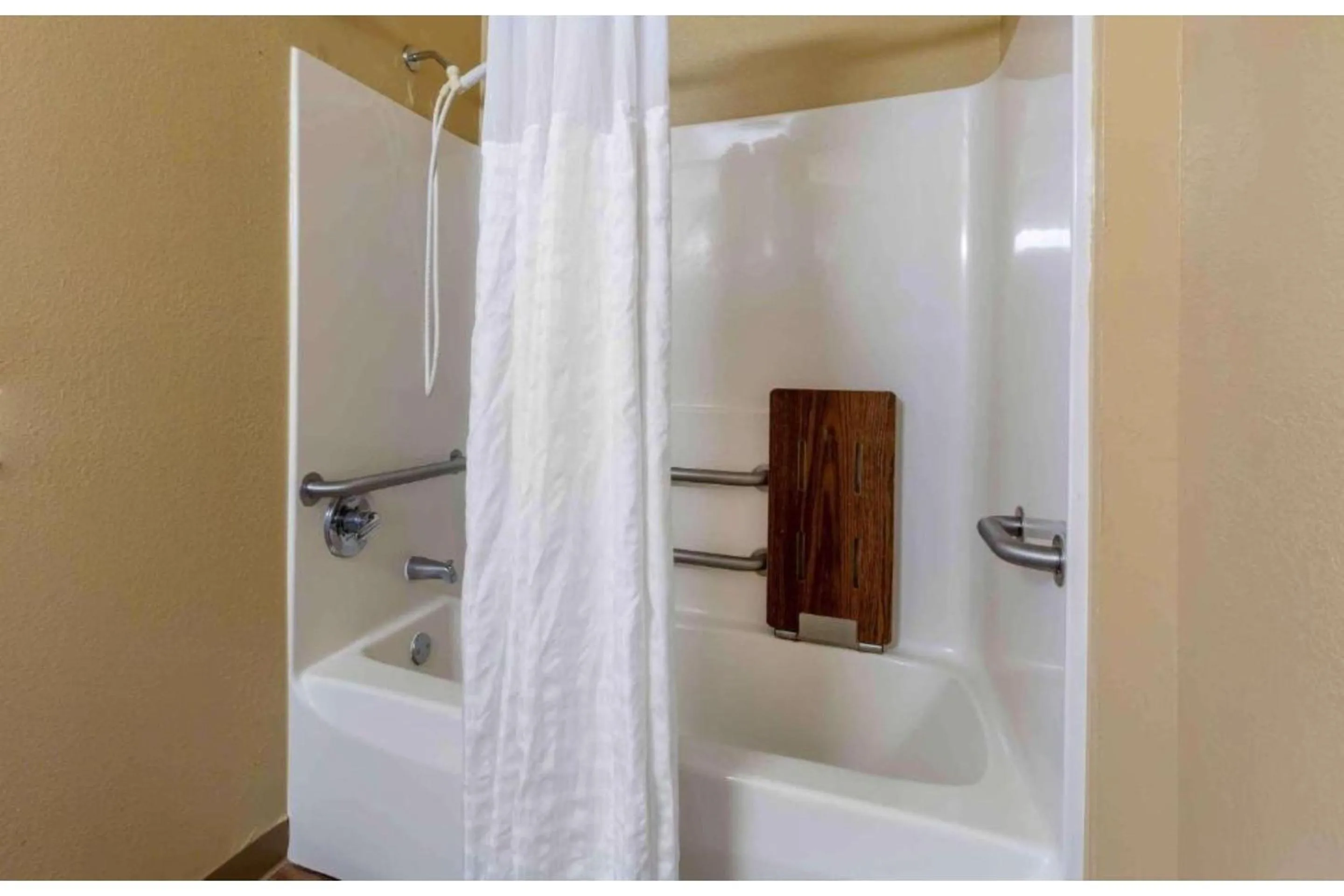 Bathroom in Studio 6 Extended Stay Washington - DC Gaithersburg South MD