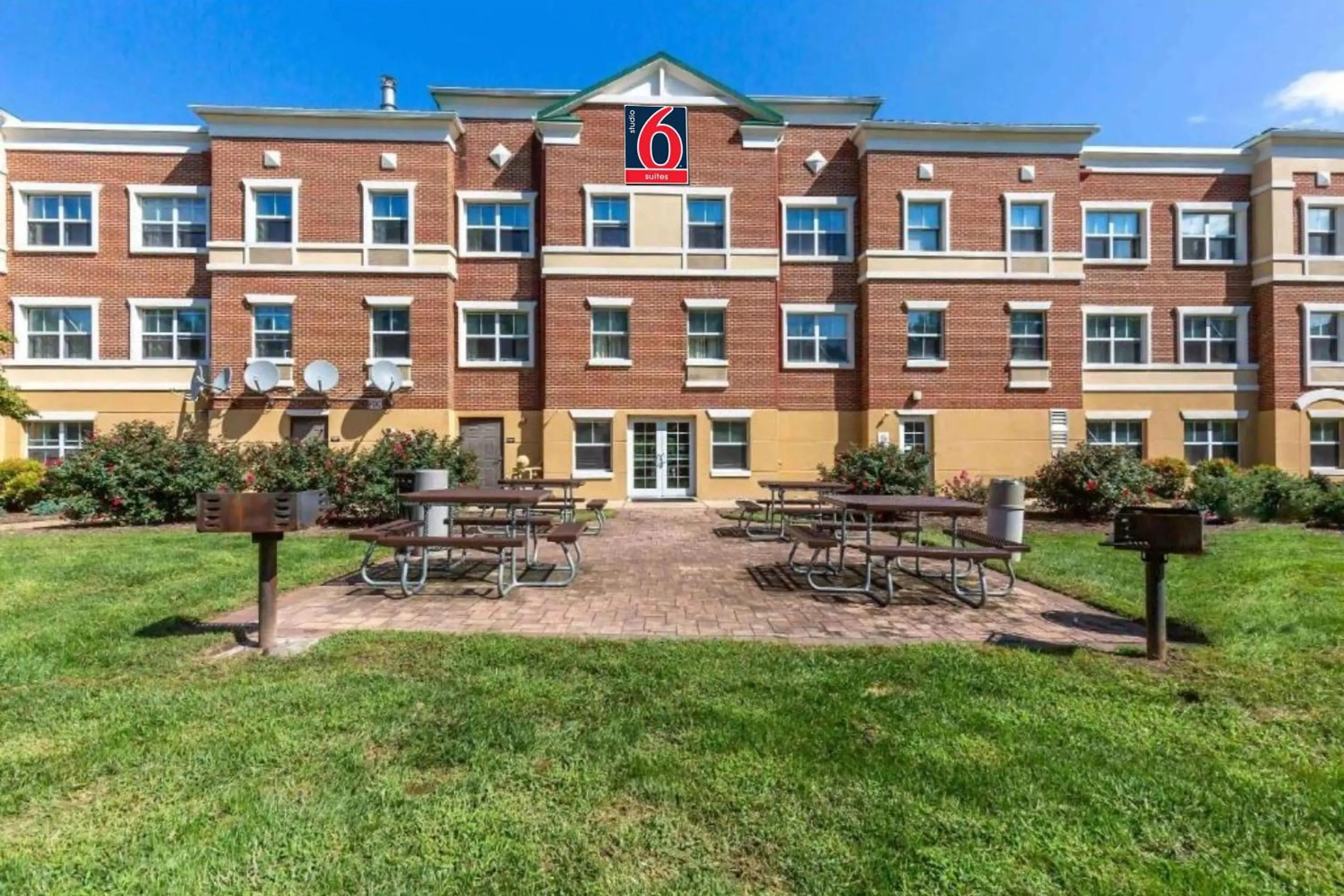 Property building in Studio 6 Extended Stay Washington - DC Gaithersburg South MD