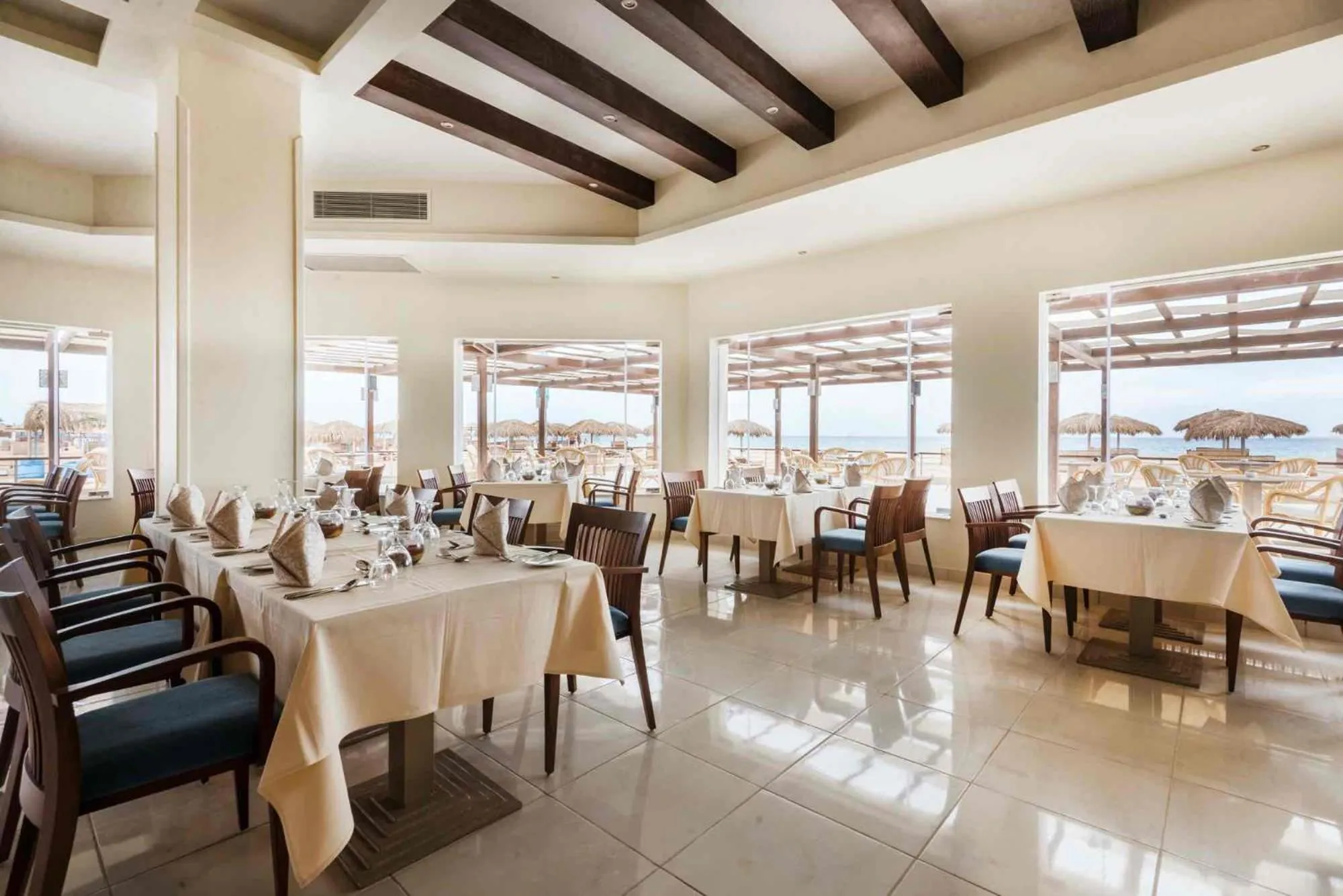 Restaurant/places to eat in Shams Lodge