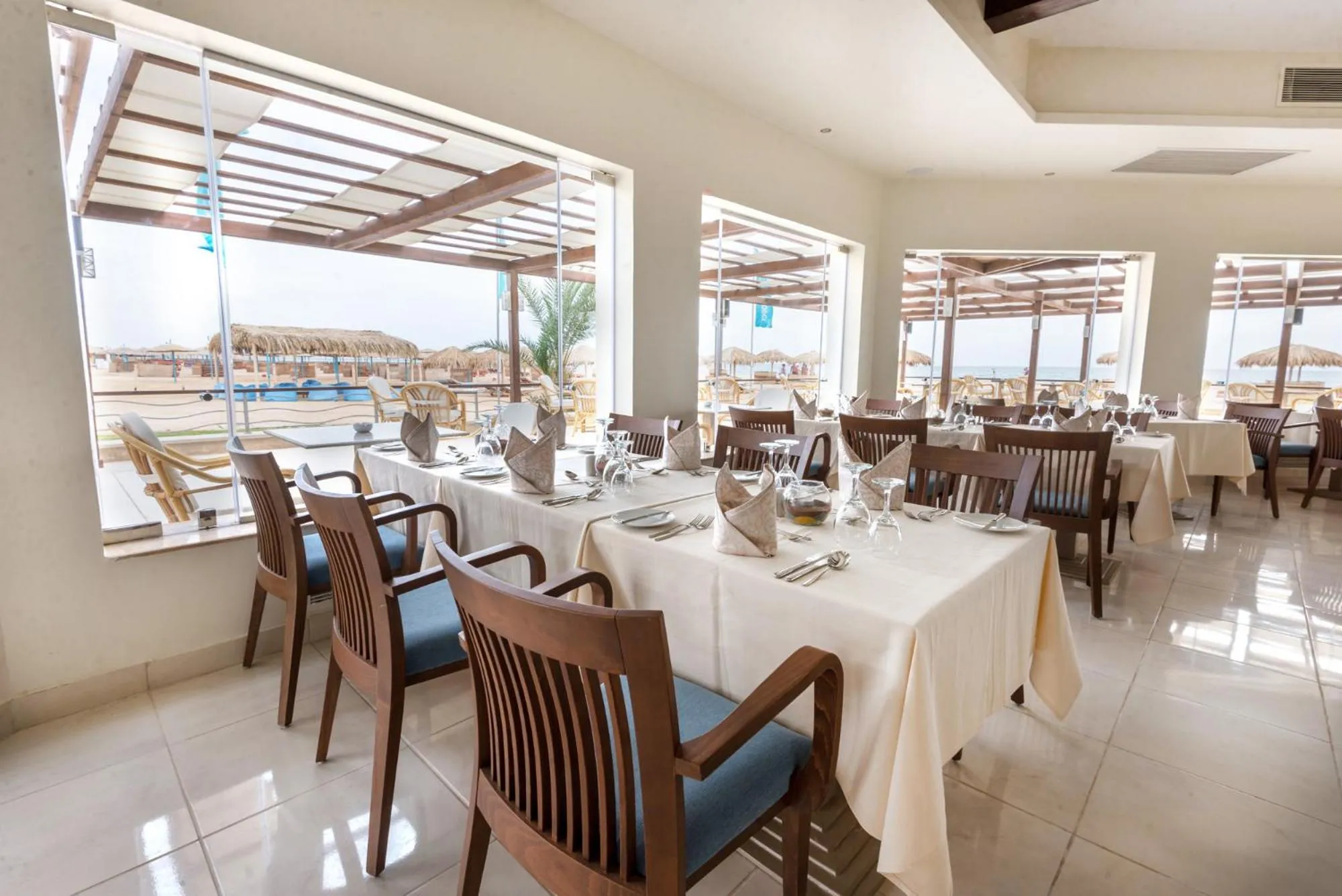 Restaurant/places to eat in Shams Lodge