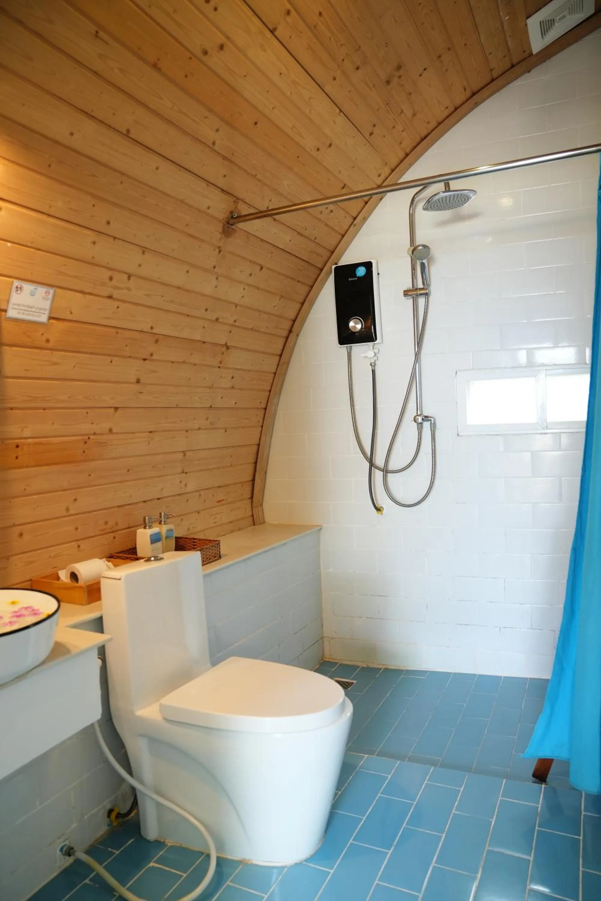 Shower in Tube Resort by EHM