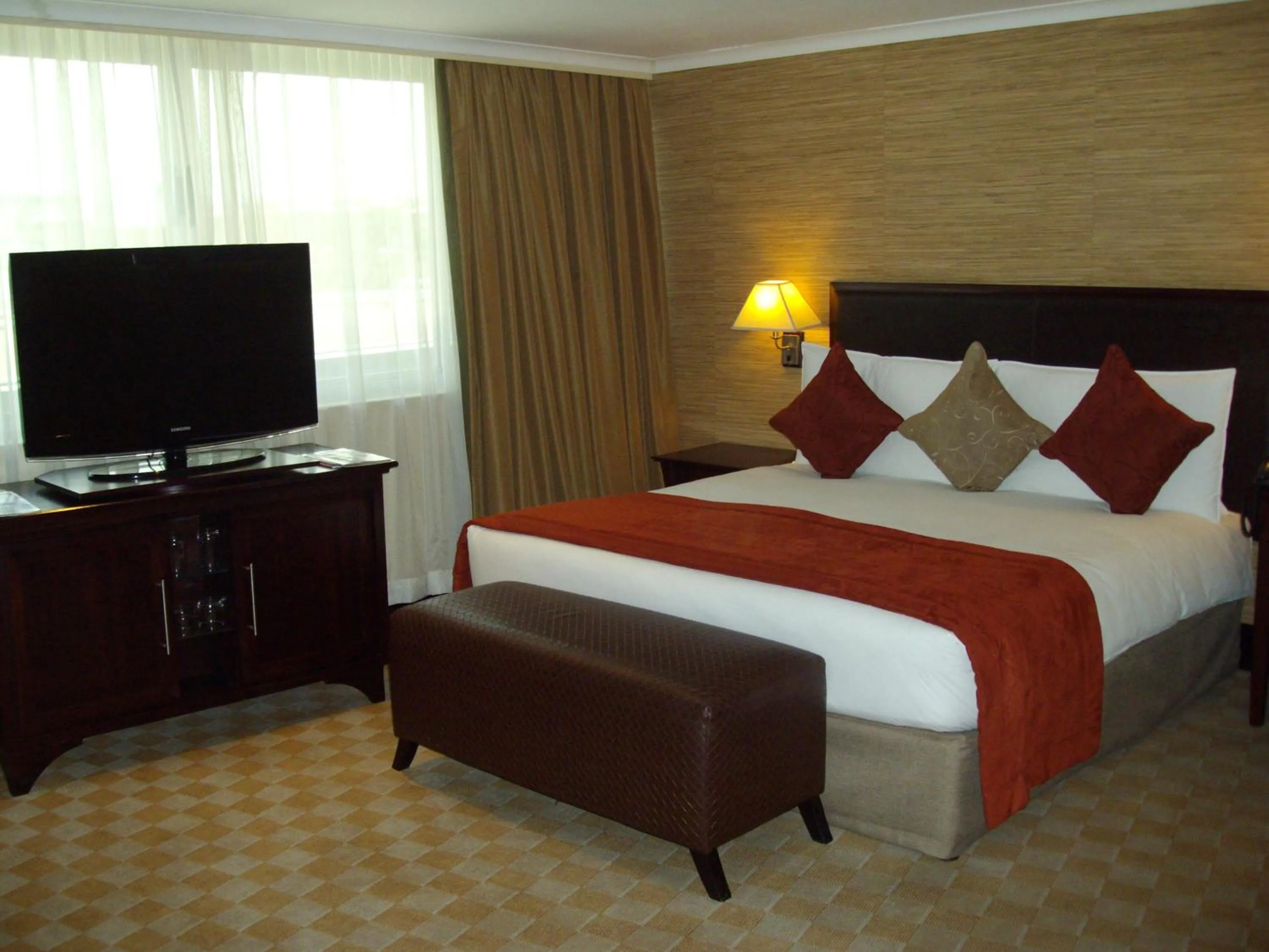 Bedroom, Bed in Southern Sun OR Tambo International Airport