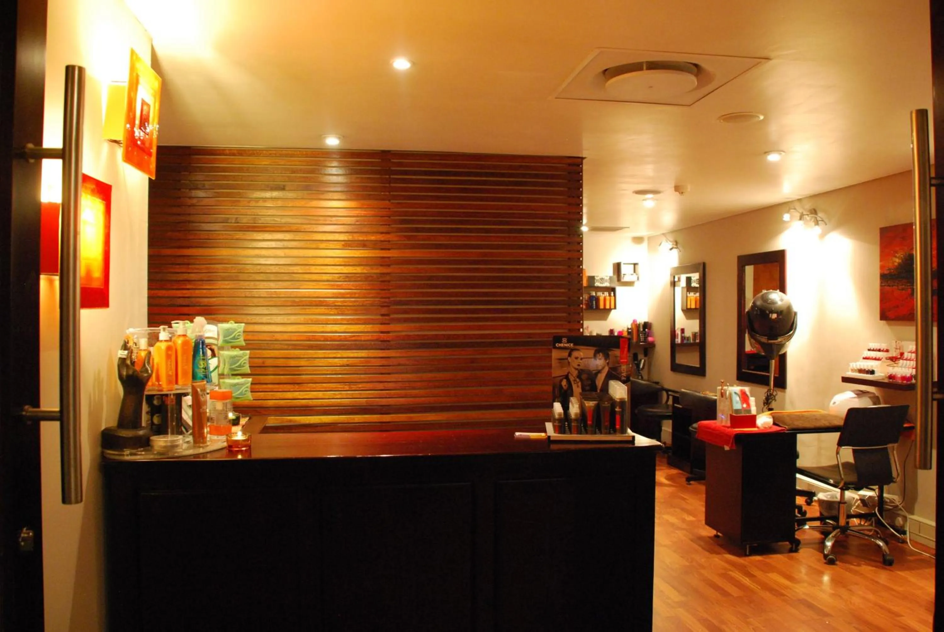 Lobby or reception in Southern Sun OR Tambo International Airport