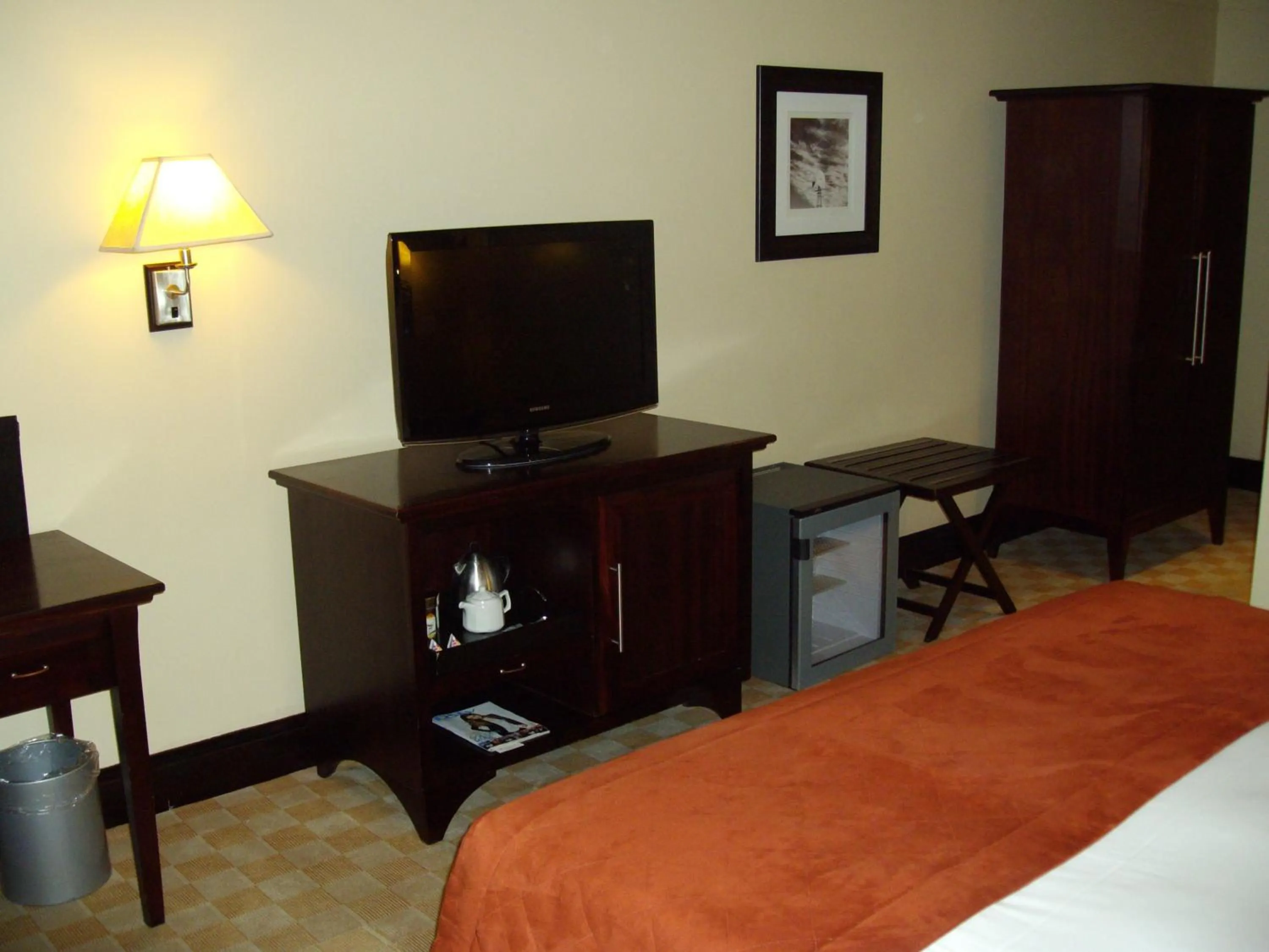 Bedroom, Bed in Southern Sun OR Tambo International Airport