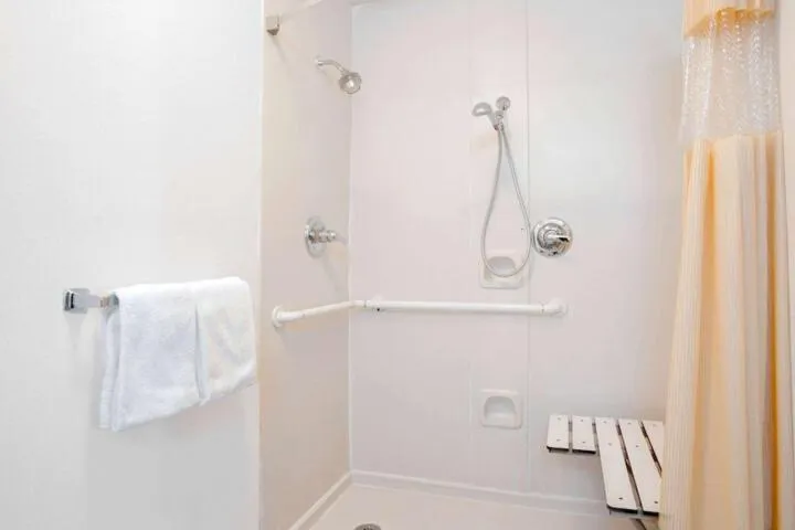 Shower in Peach City Inn - Marysville/Yuba City