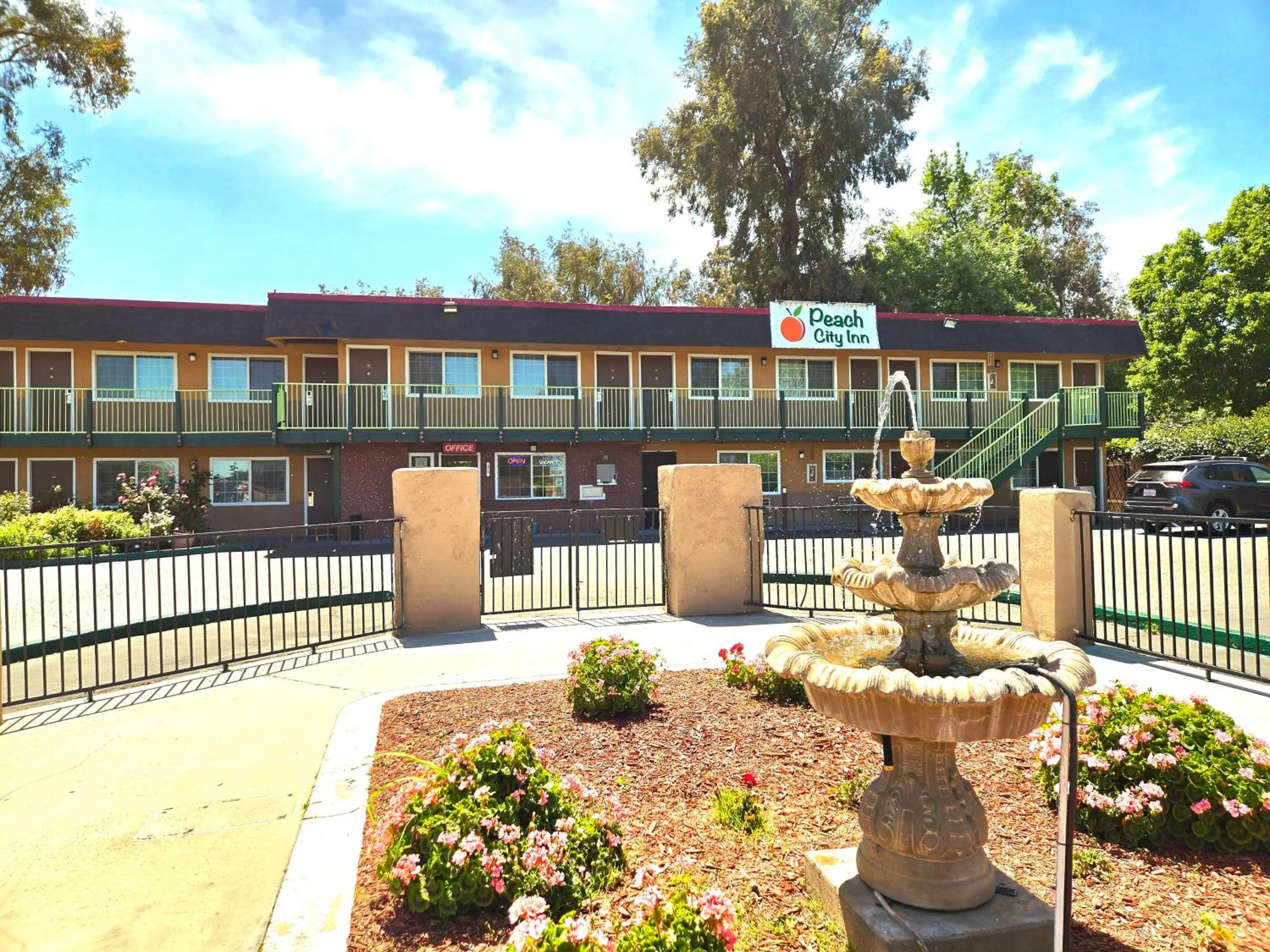 Garden in Peach City Inn - Marysville/Yuba City