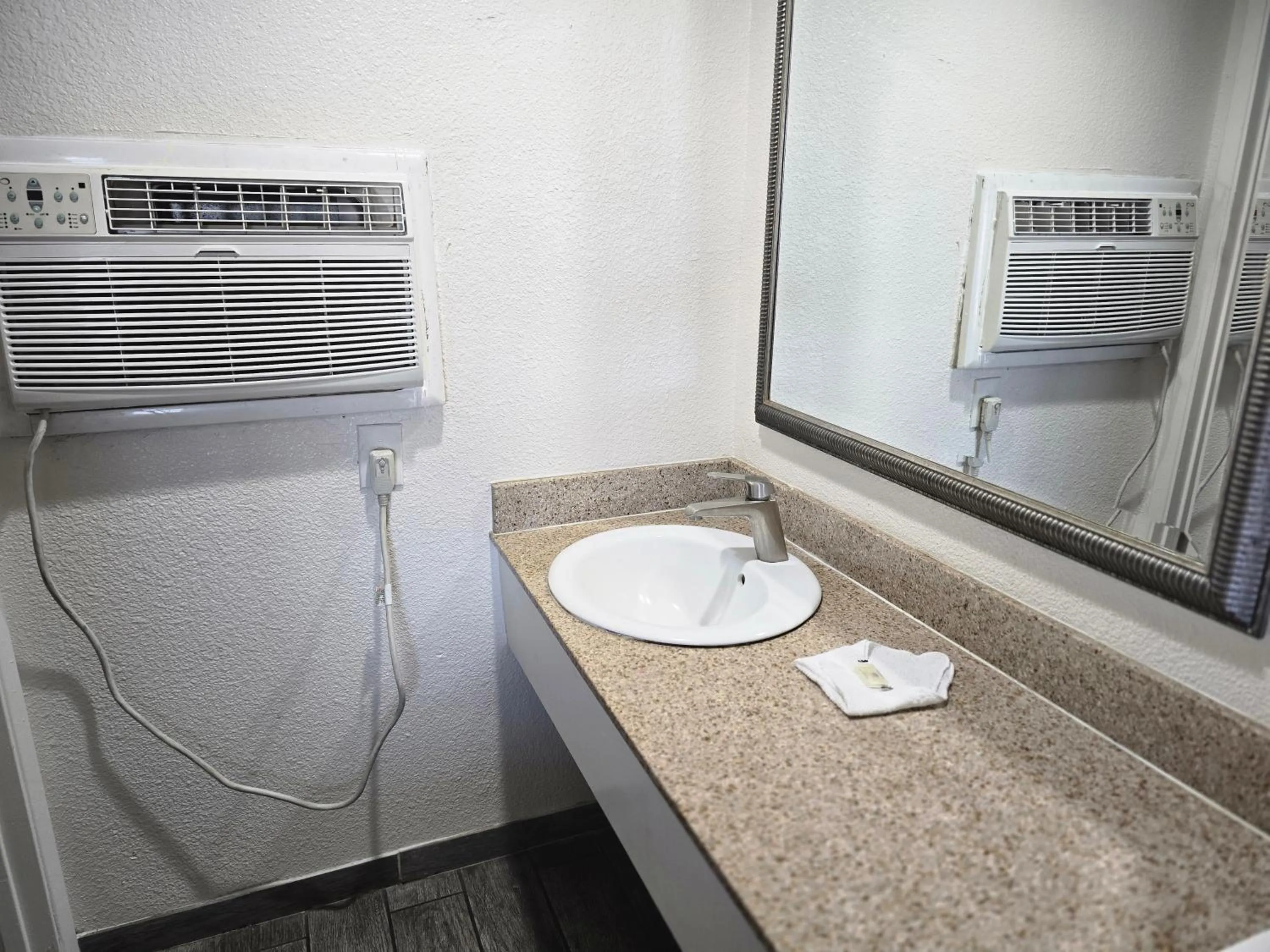 Bathroom in Peach City Inn - Marysville/Yuba City