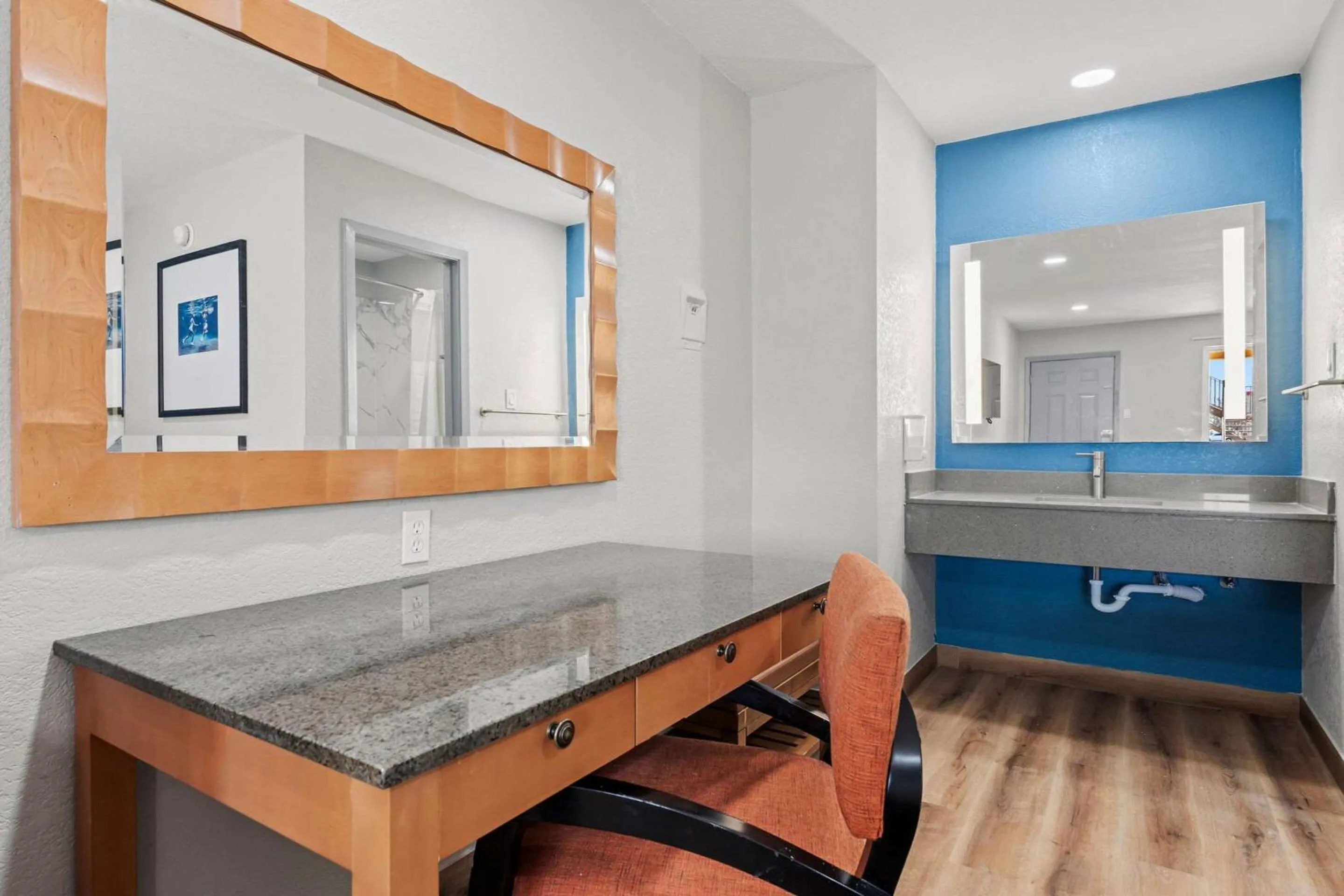 Bedroom in Econo Lodge Inn & Suites Sealy