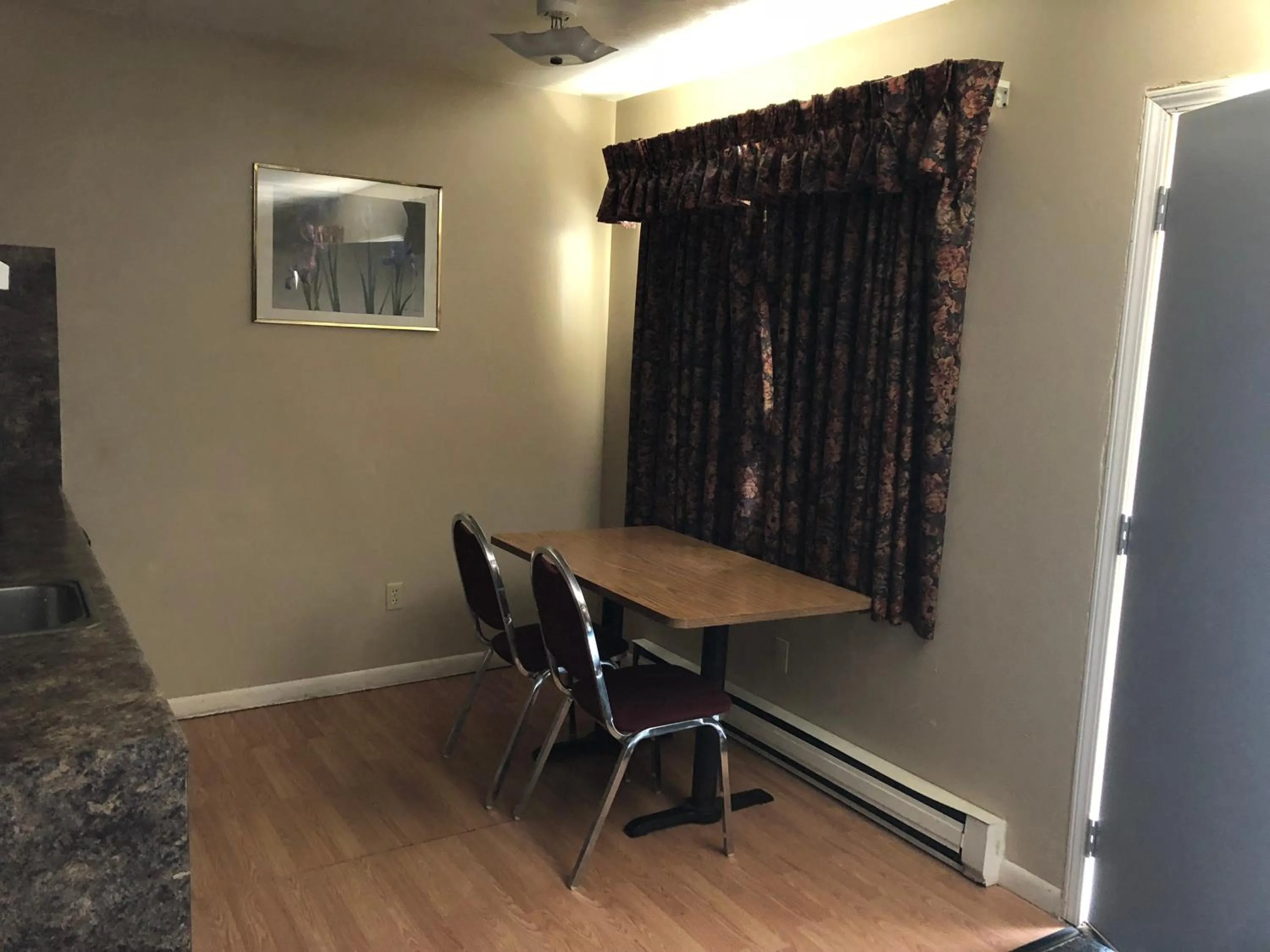 Area and facilities in Village Inn Motel Holt