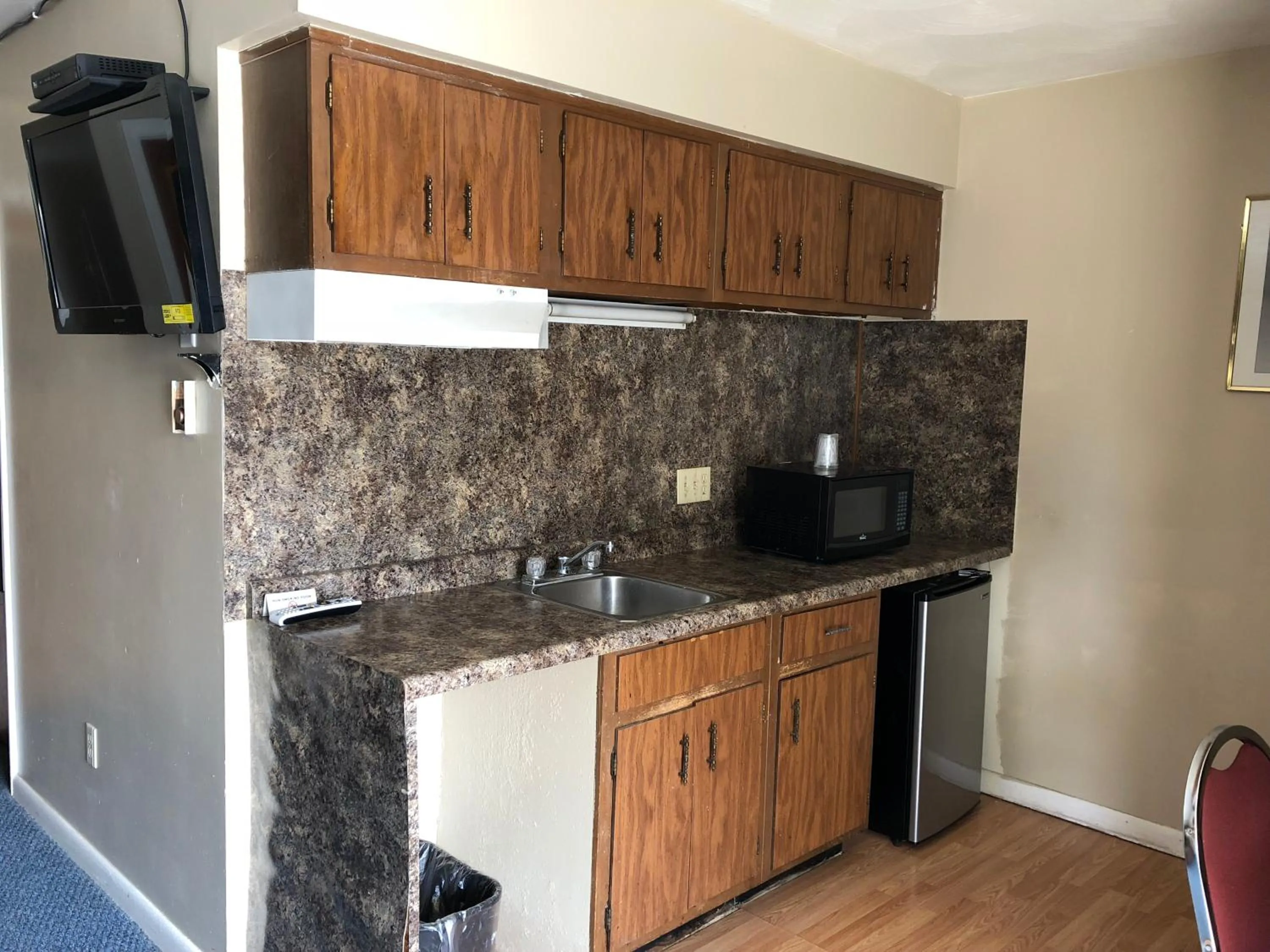 Kitchen or kitchenette in Village Inn Motel Holt