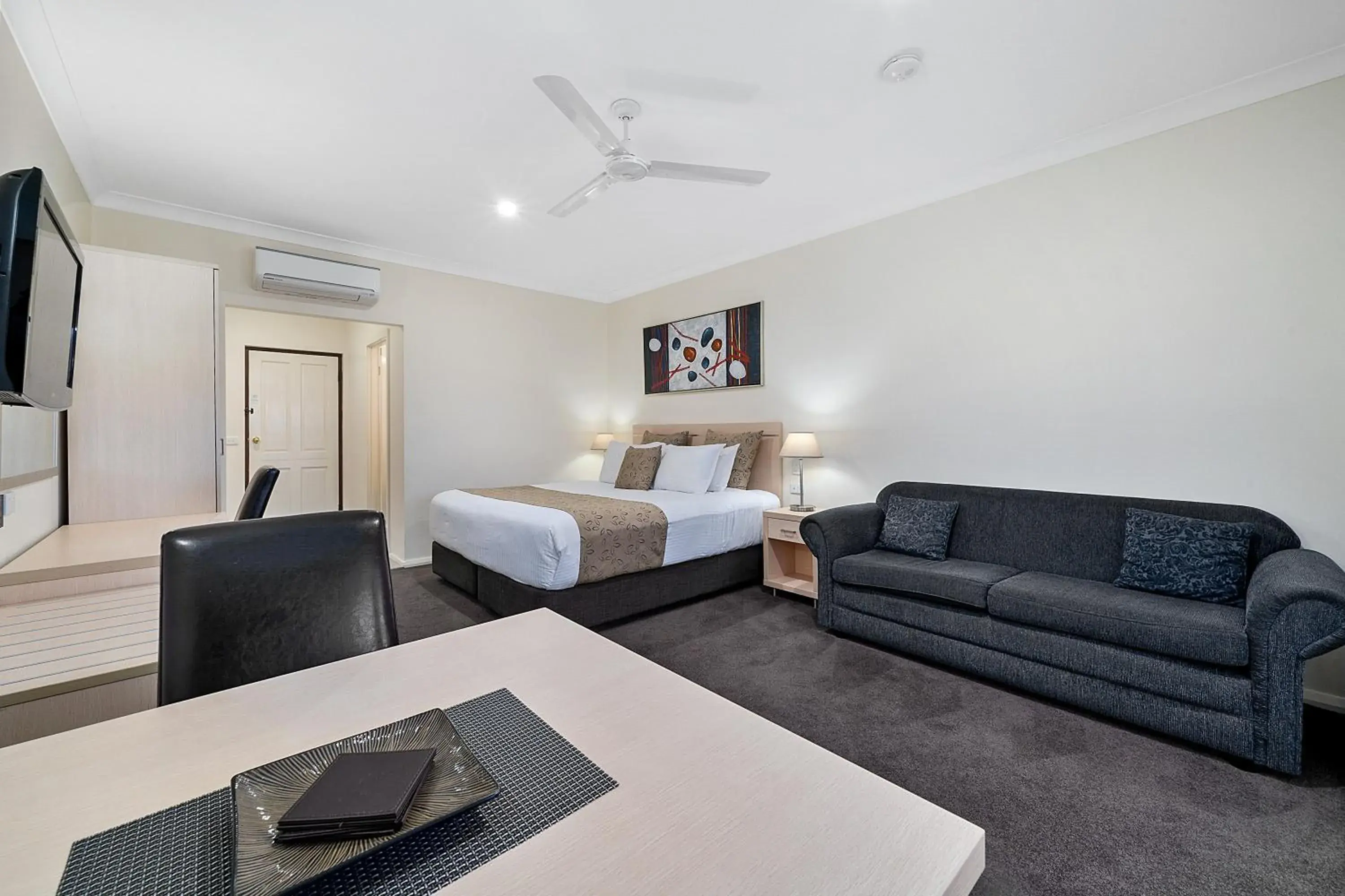 Superior King Room in Heritage Motor Inn Corowa Superior King Room in Heritage Motor Inn Corowa