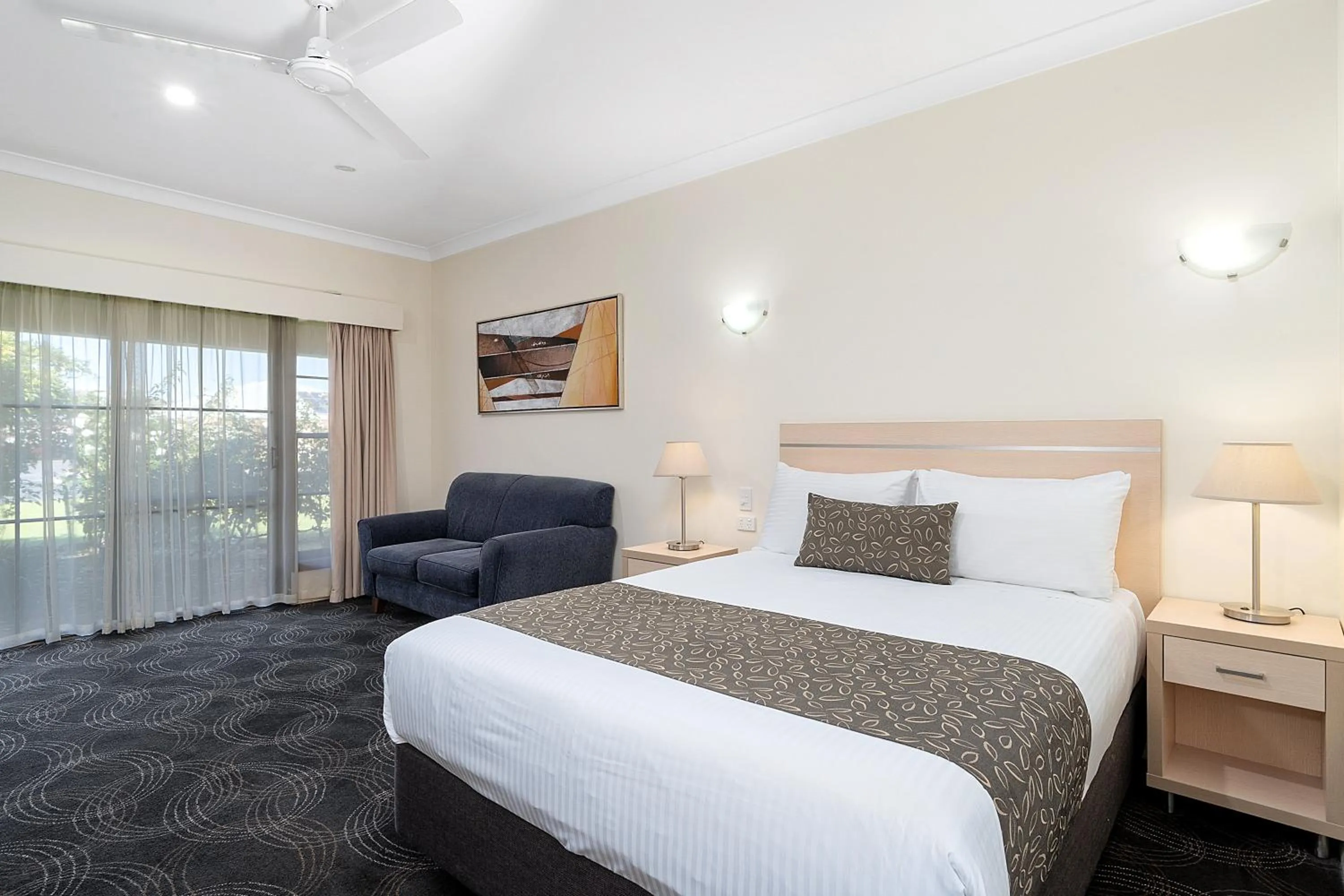 Bed in Heritage Motor Inn Corowa
