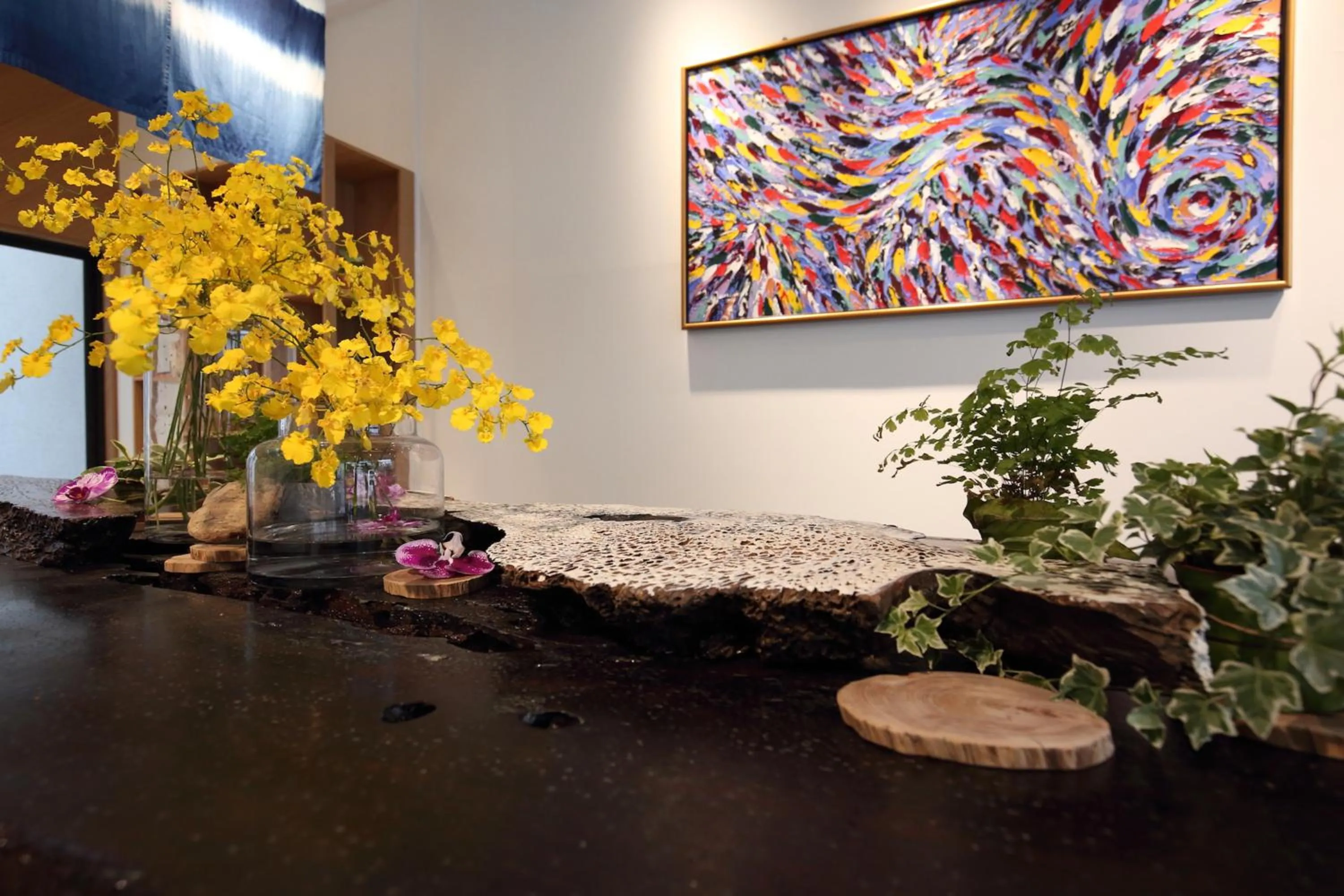 Communal lounge/ TV room in Na San Na Hai B&B