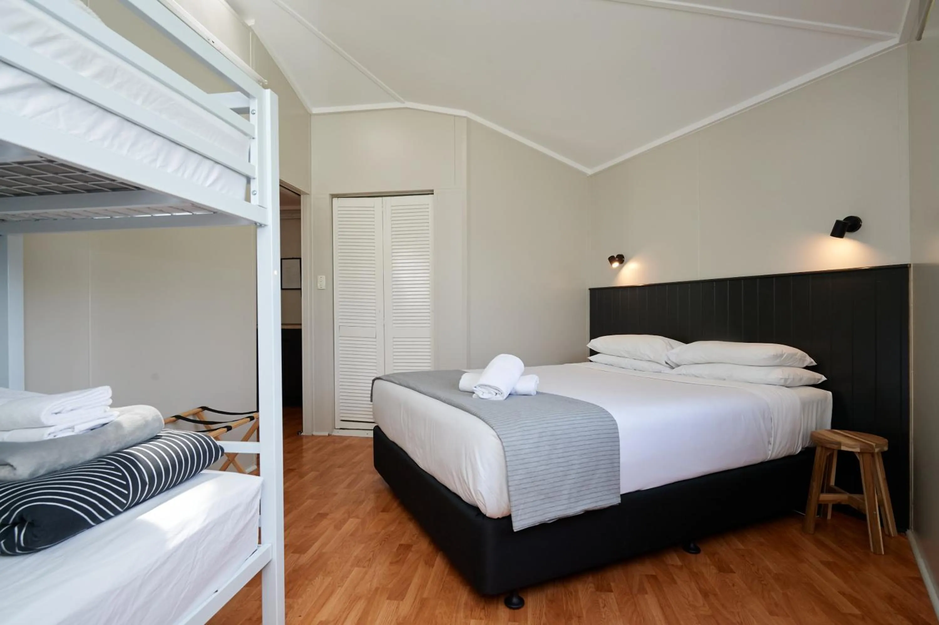 Bedroom, Bed in Pine Country Caravan Park