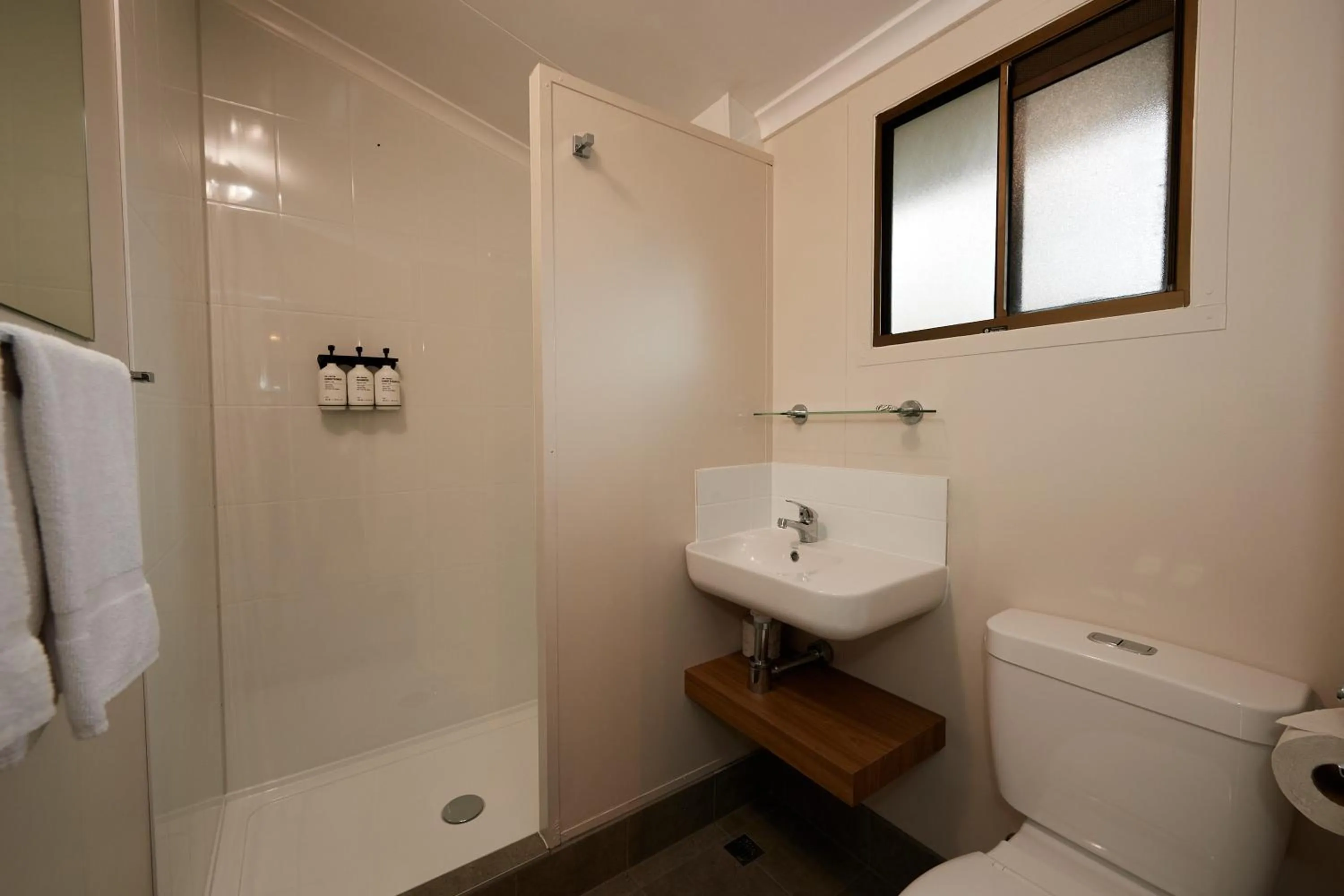 Bathroom in Pine Country Caravan Park