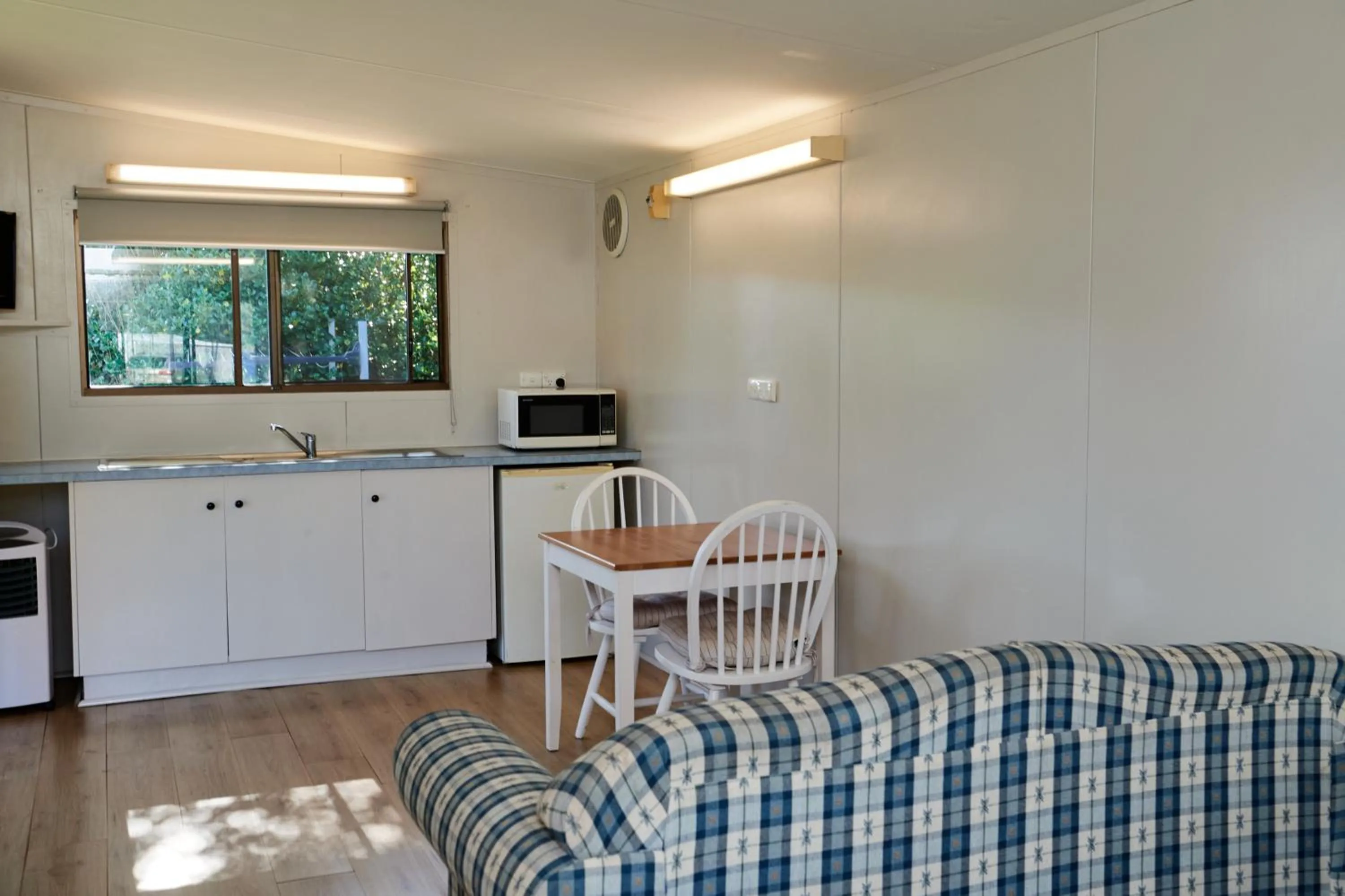 Kitchen or kitchenette in Pine Country Caravan Park