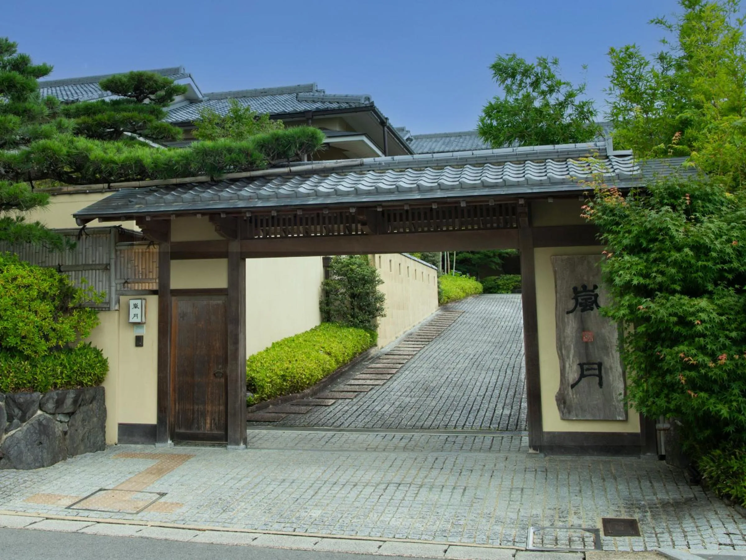 Property building in Rangetsu