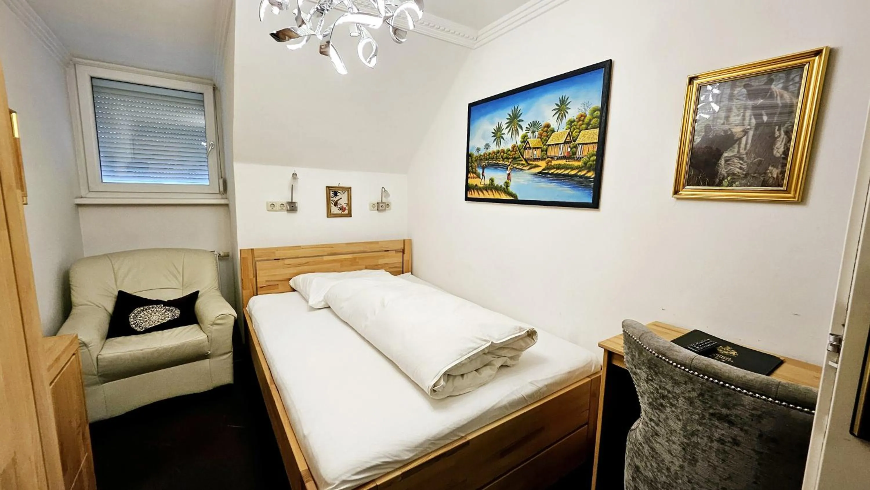 Photo of the whole room, Bed in Höckner Plaza Hotel