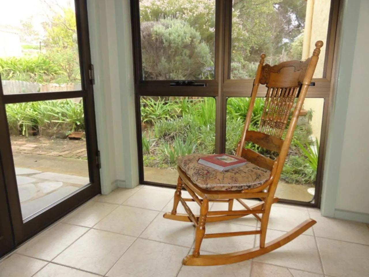 Seating area in Walnut Cottage