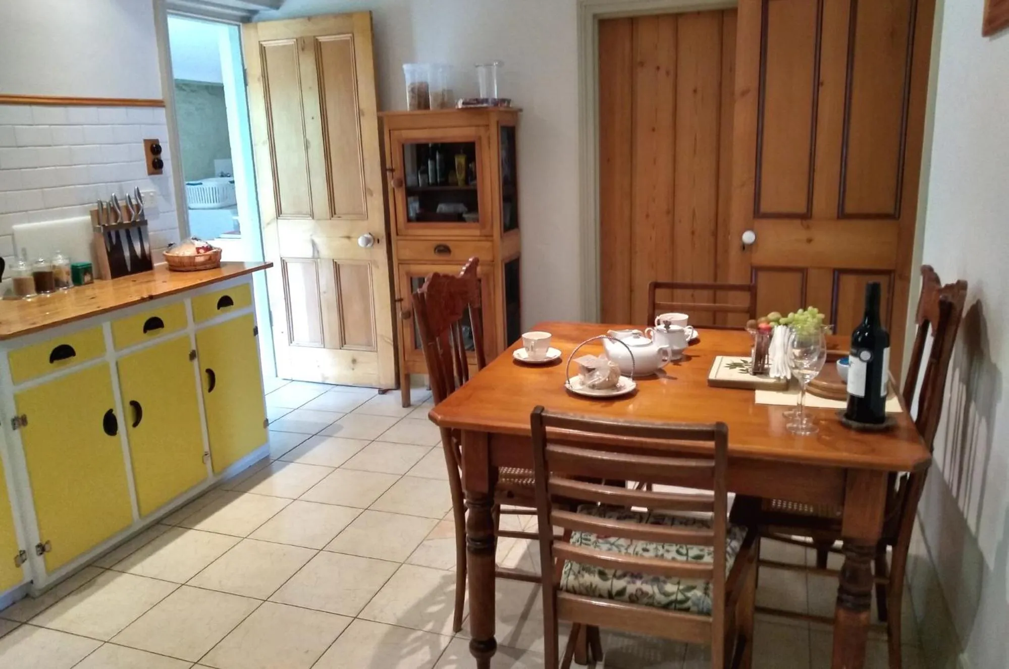 Dining area in Walnut Cottage