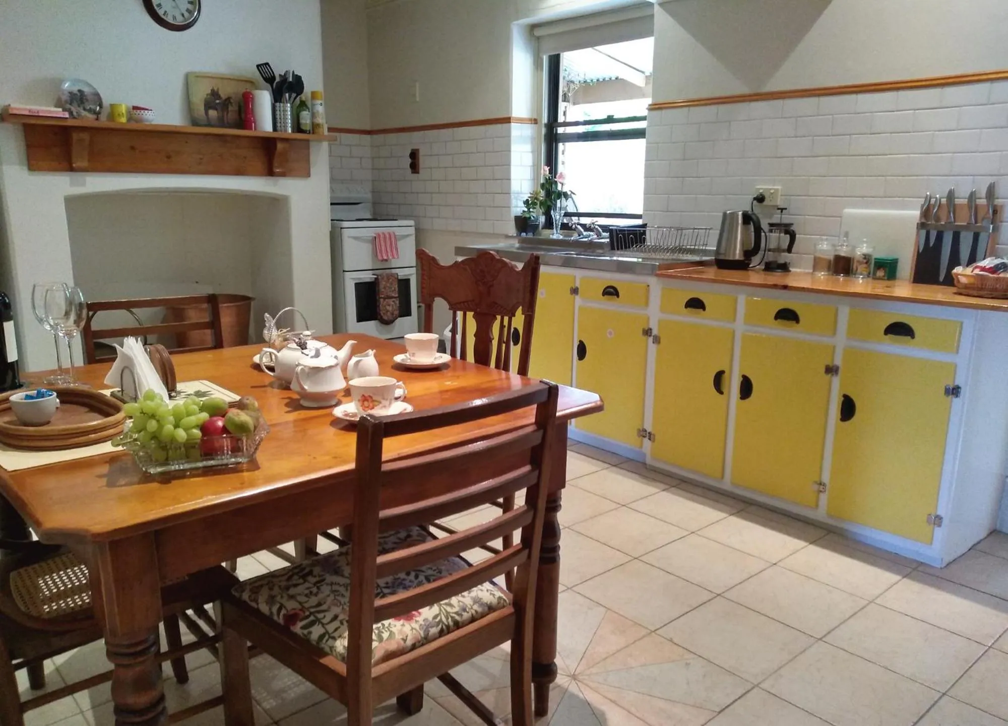 Dining area in Walnut Cottage