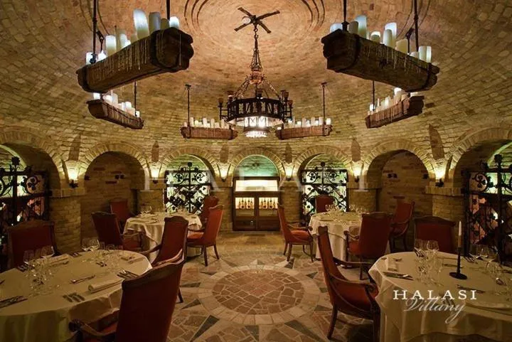 Restaurant/places to eat in Halasi Pince Panzió