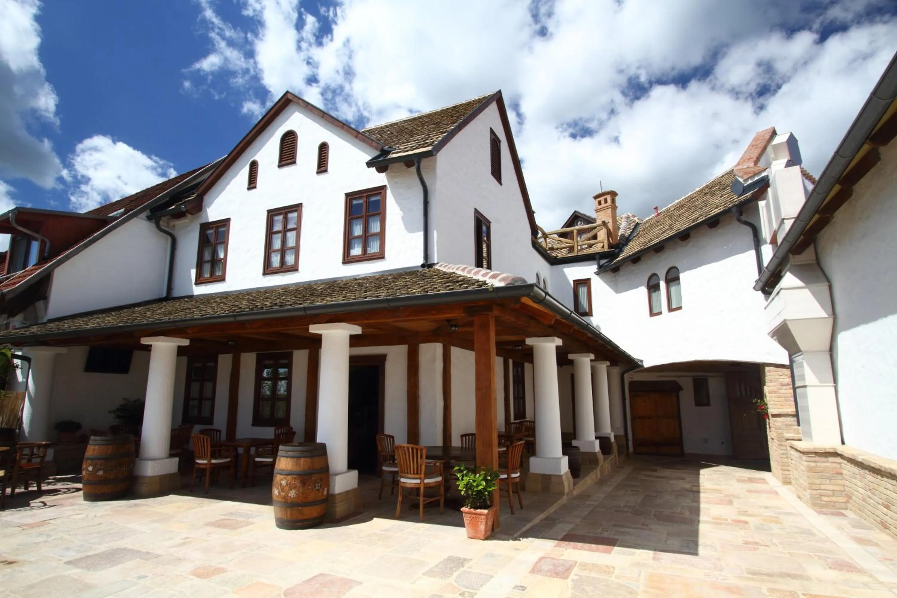 Facade/entrance in Halasi Pince Panzió