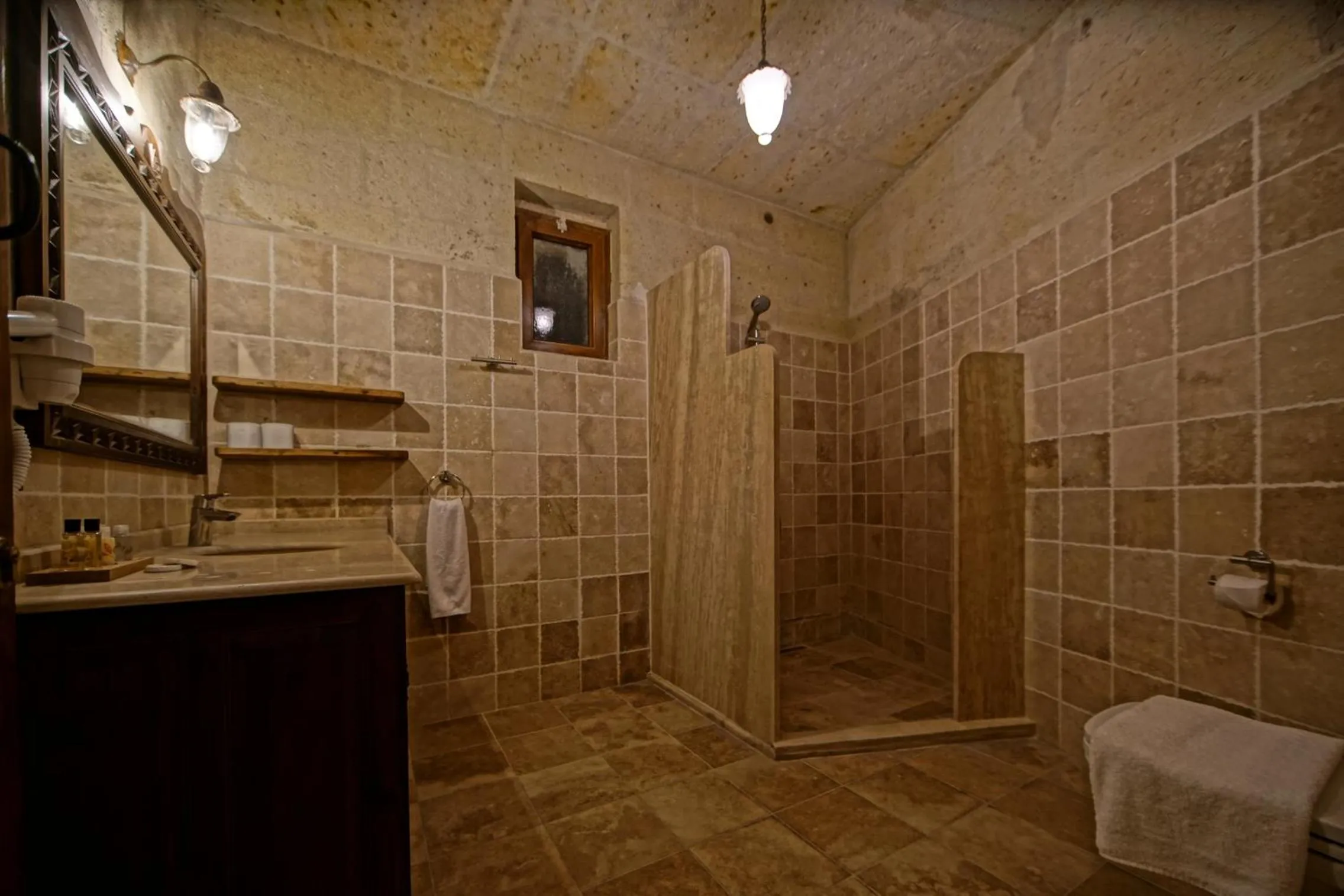 Shower in APEX CAVE HOTEL