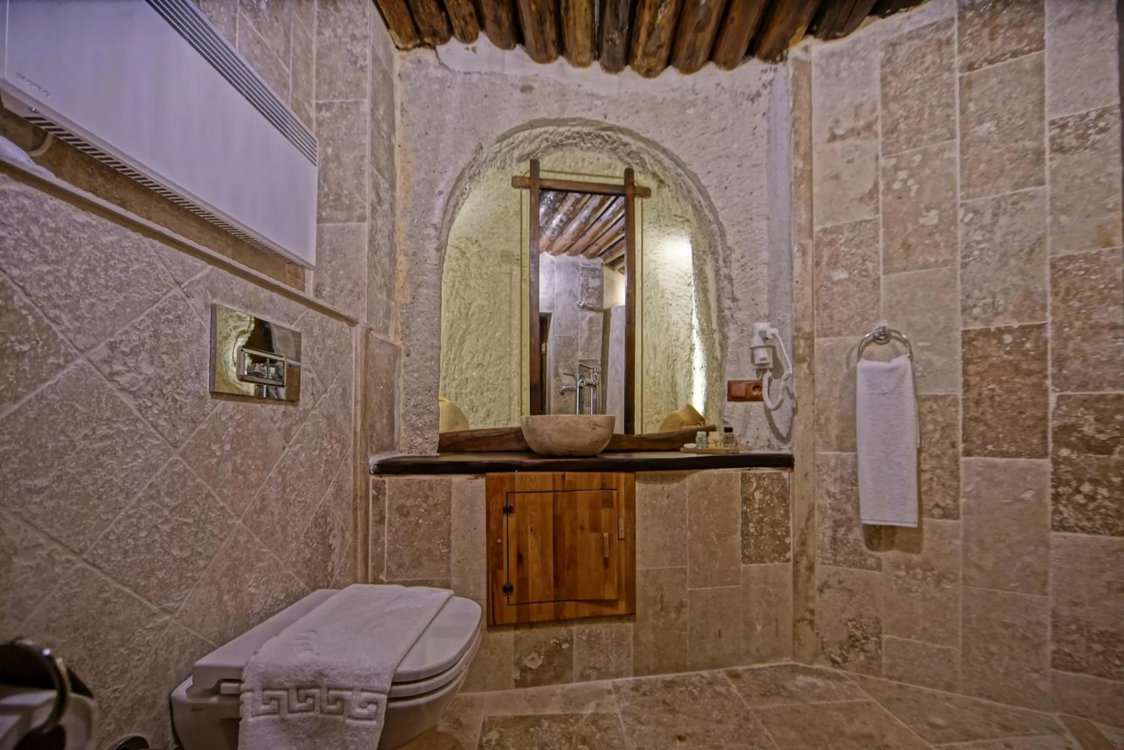 Shower in APEX CAVE HOTEL