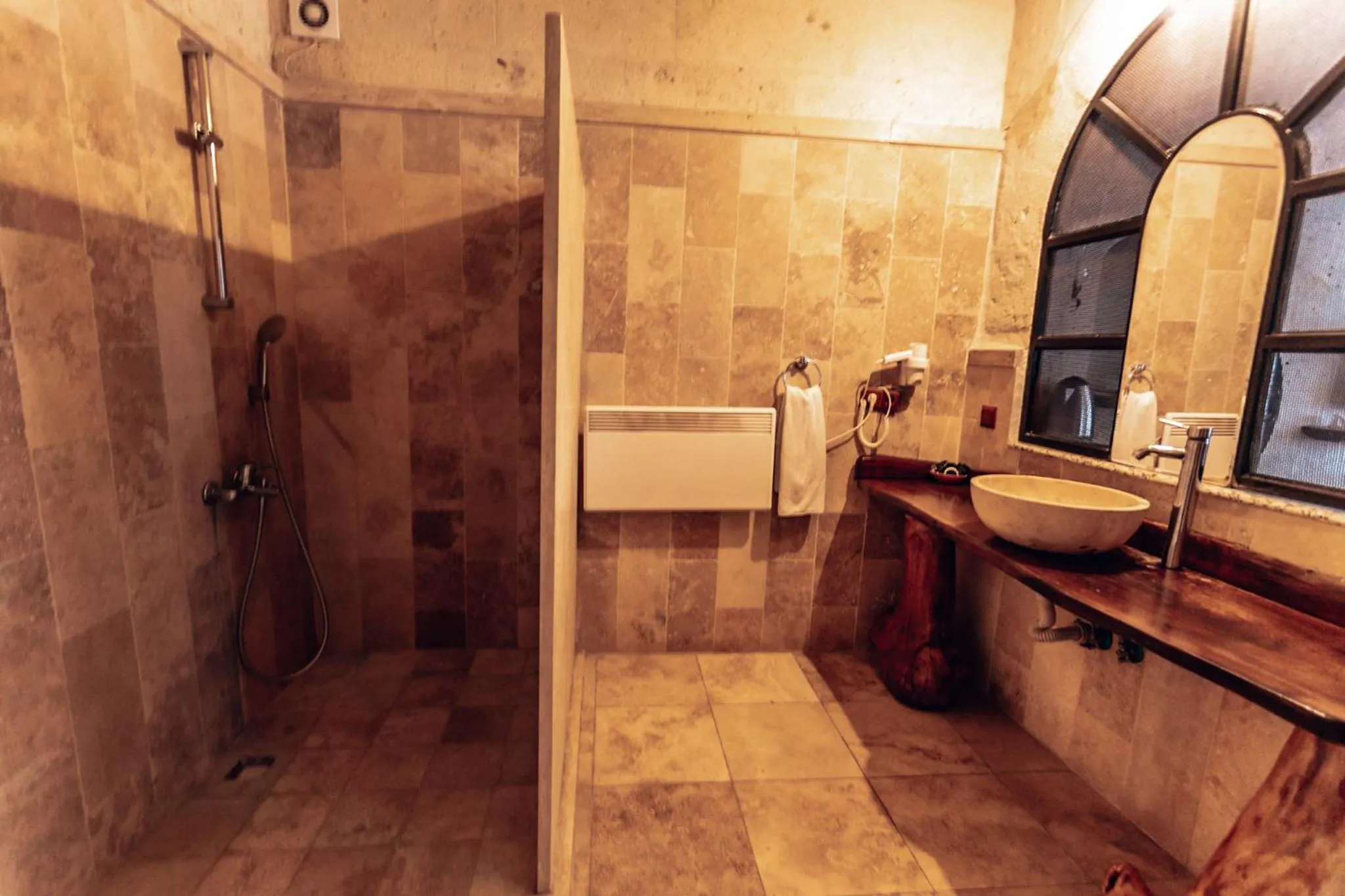 Shower in APEX CAVE HOTEL