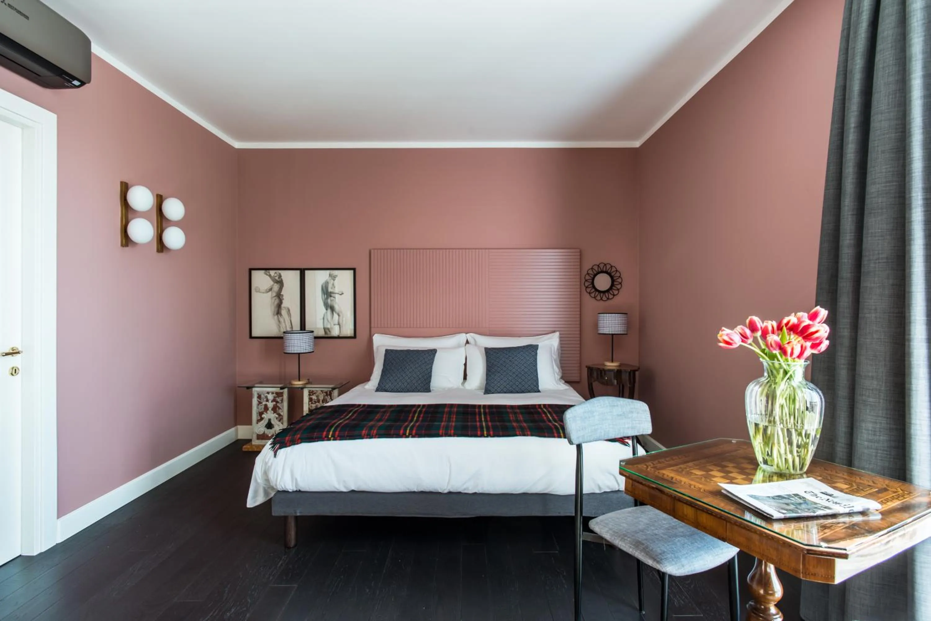 Photo of the whole room, Bed in Rinuccini Relais