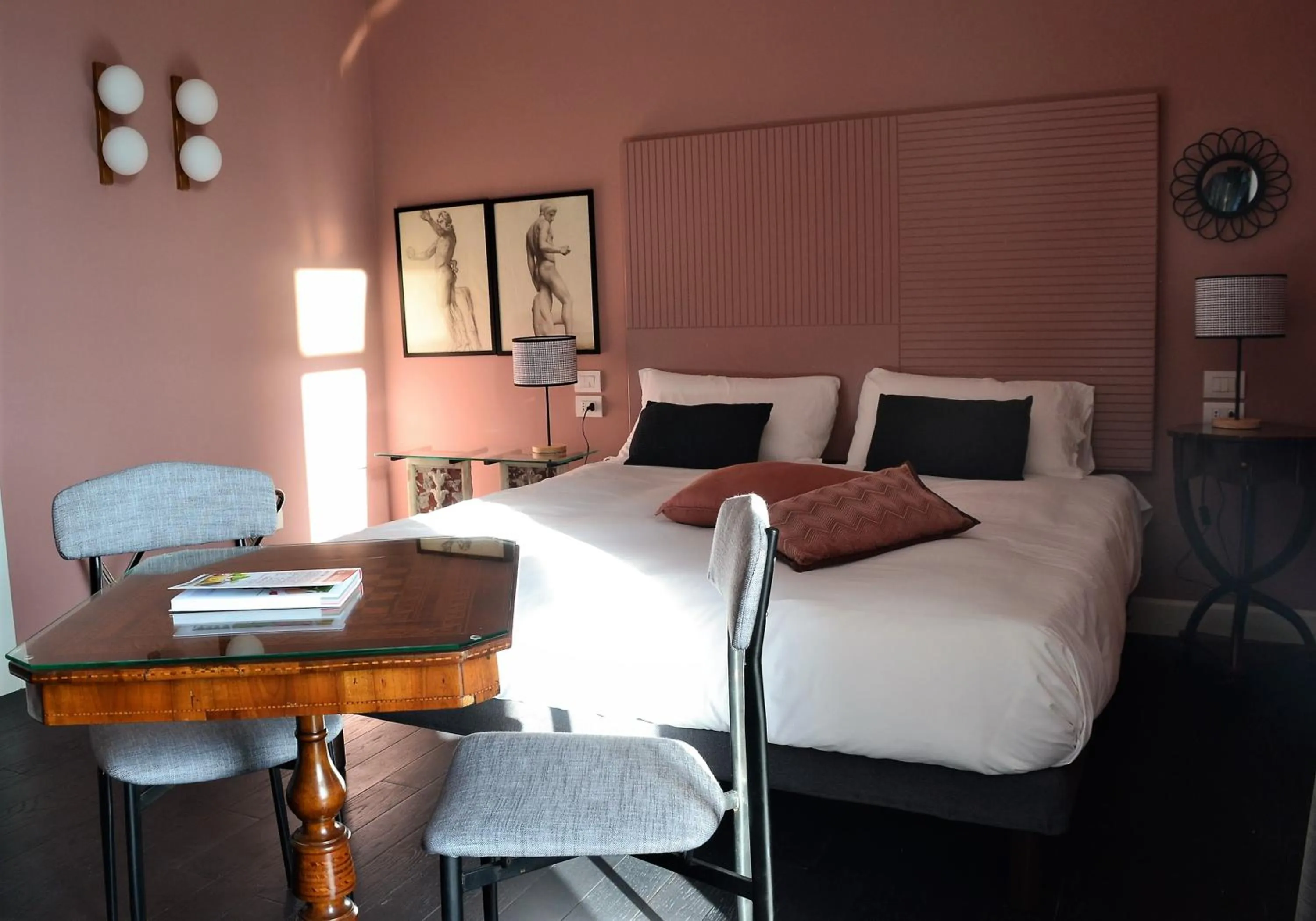 Photo of the whole room, Bed in Rinuccini Relais