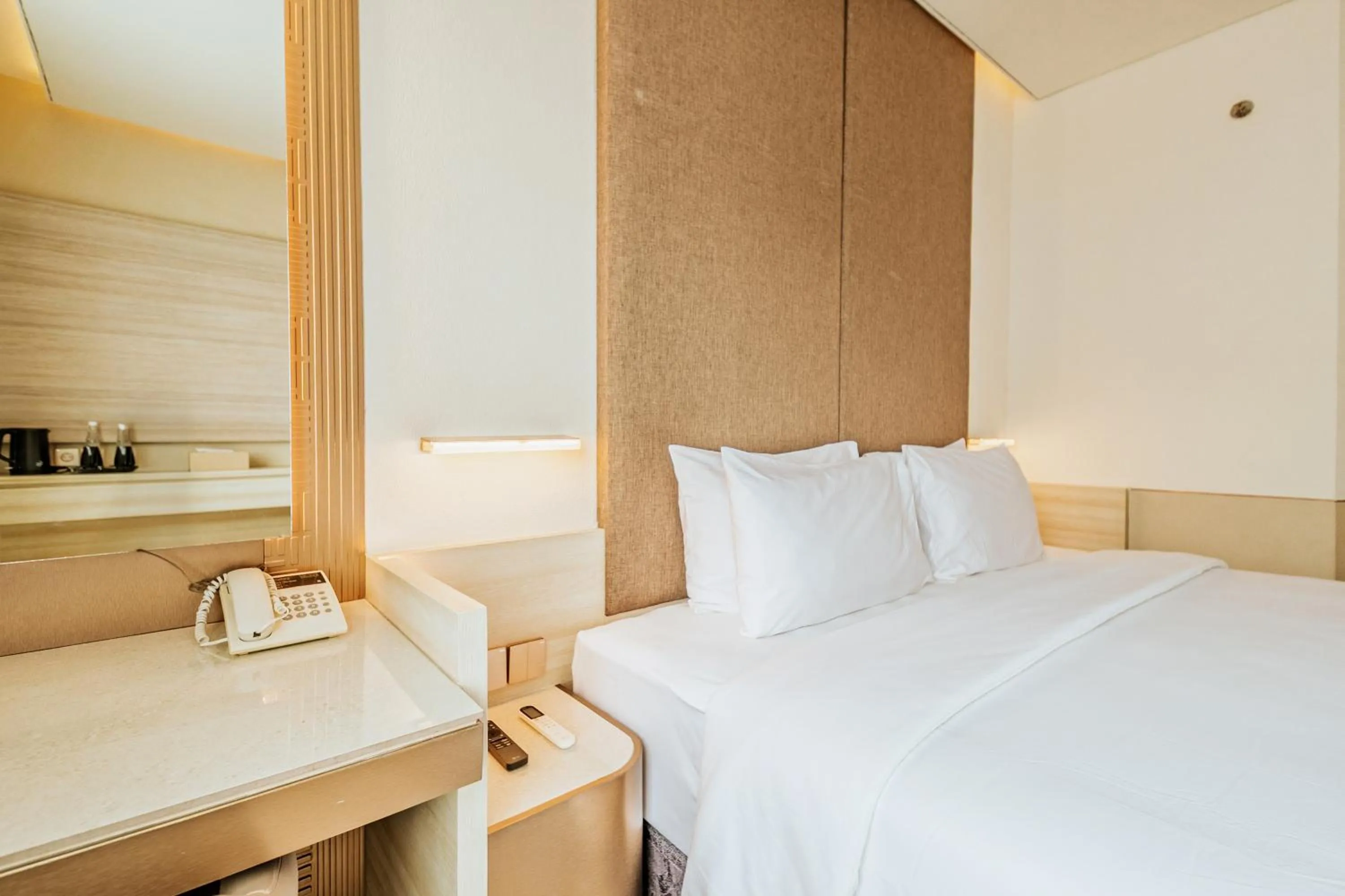 Bed in Gino Feruci Braga by KAGUM Hotels