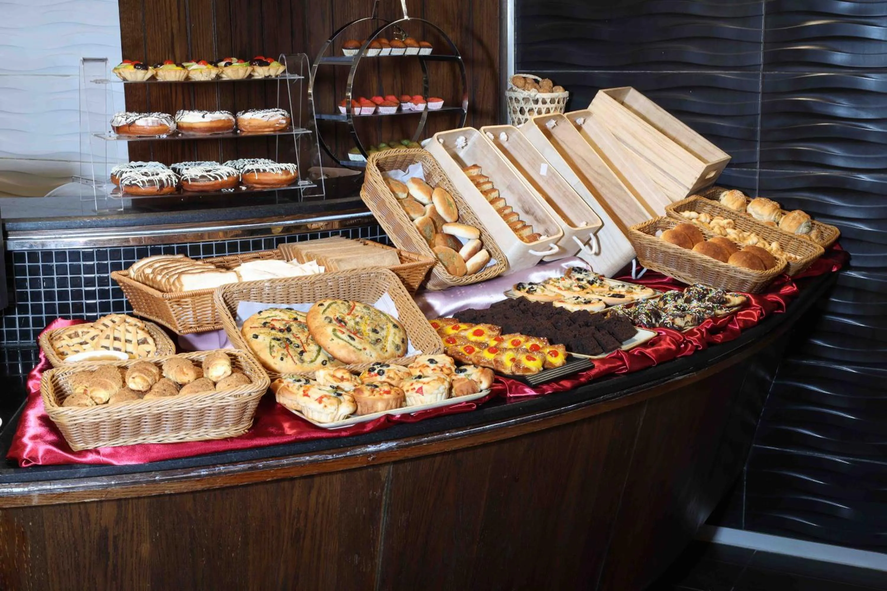 Restaurant/places to eat in City Tower Hotel