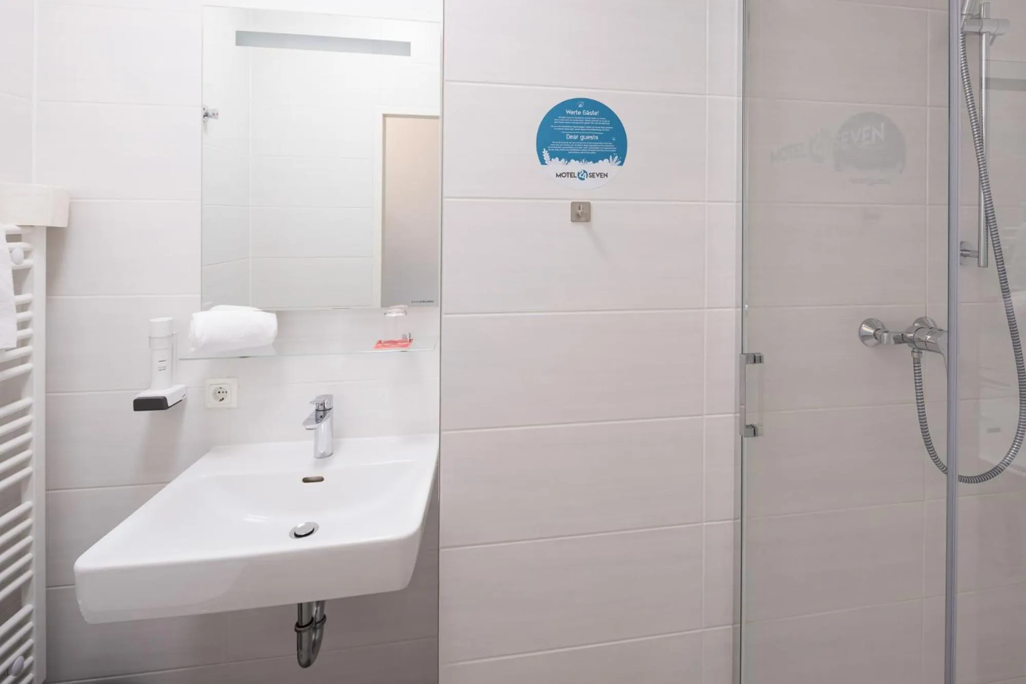 Shower in MOTEL24seven