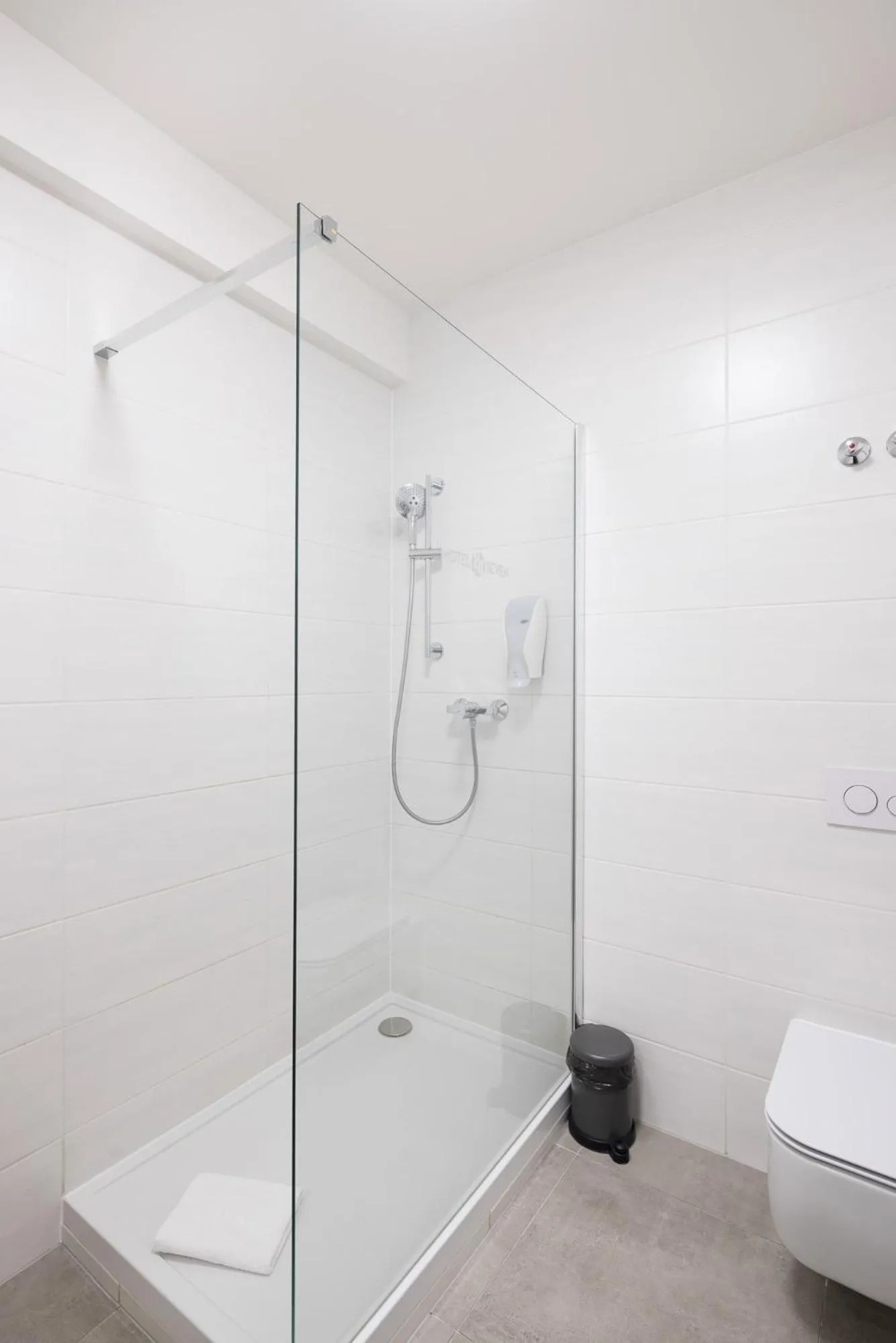 Shower in MOTEL24seven