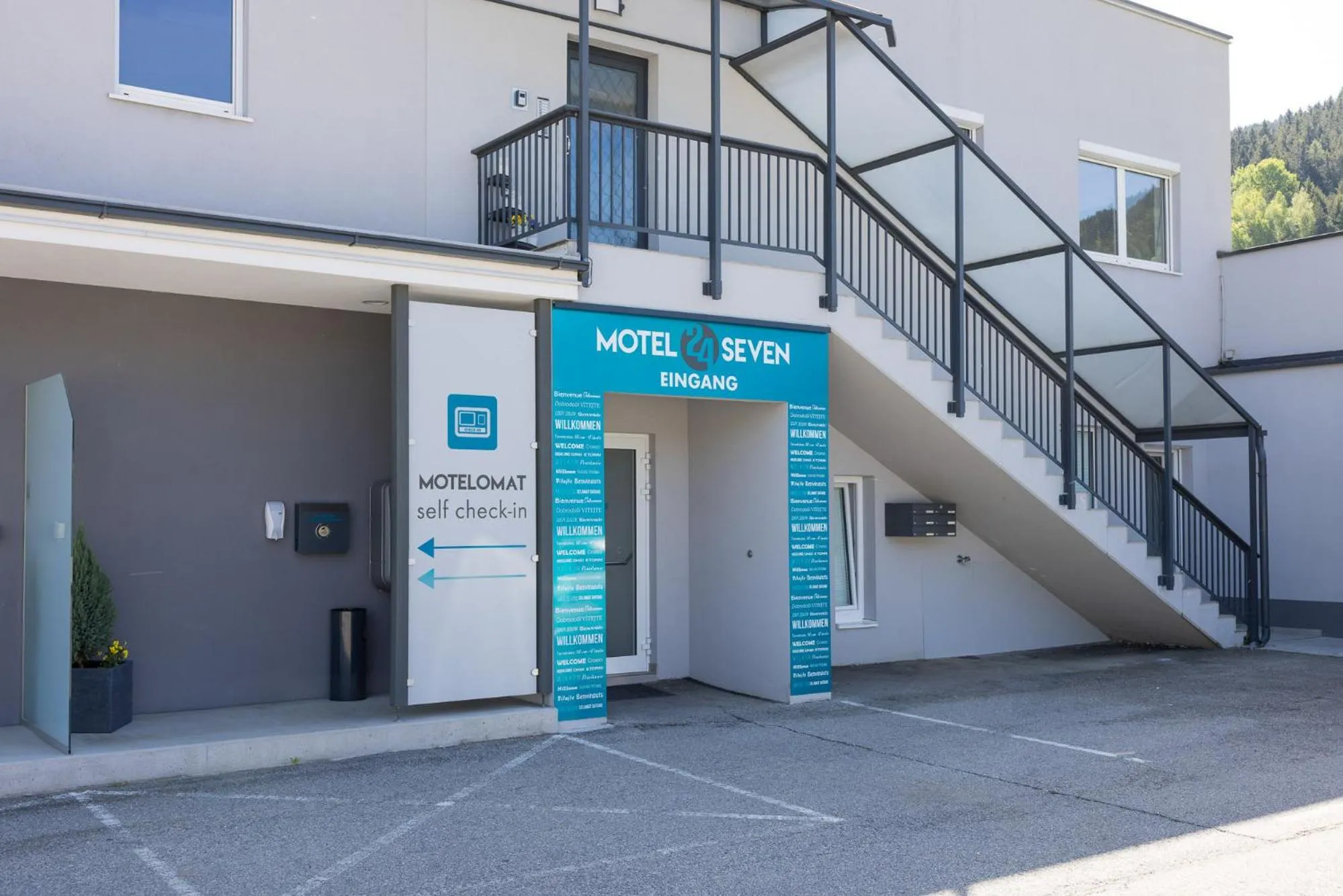 Facade/entrance in MOTEL24seven