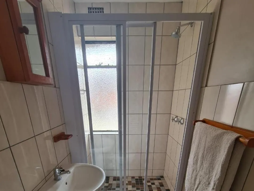 Standard King Room - single occupancy in Feathers Guest House