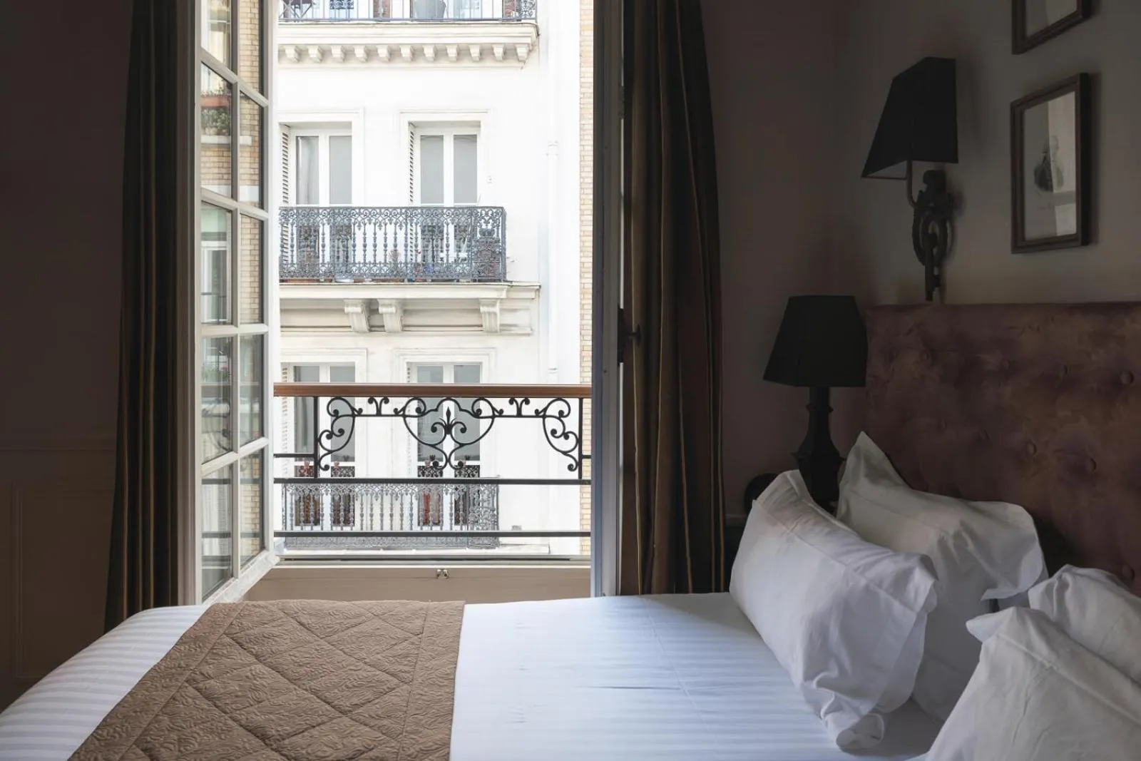 Bed in Hotel Saint-Louis Marais