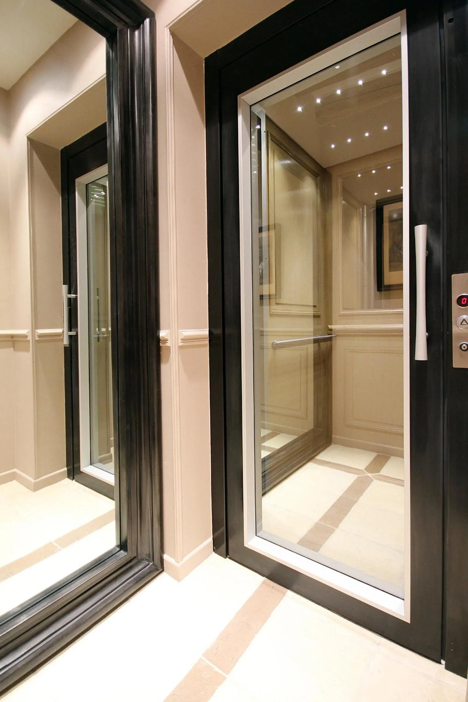 Lobby or reception in Hotel Saint-Louis Marais