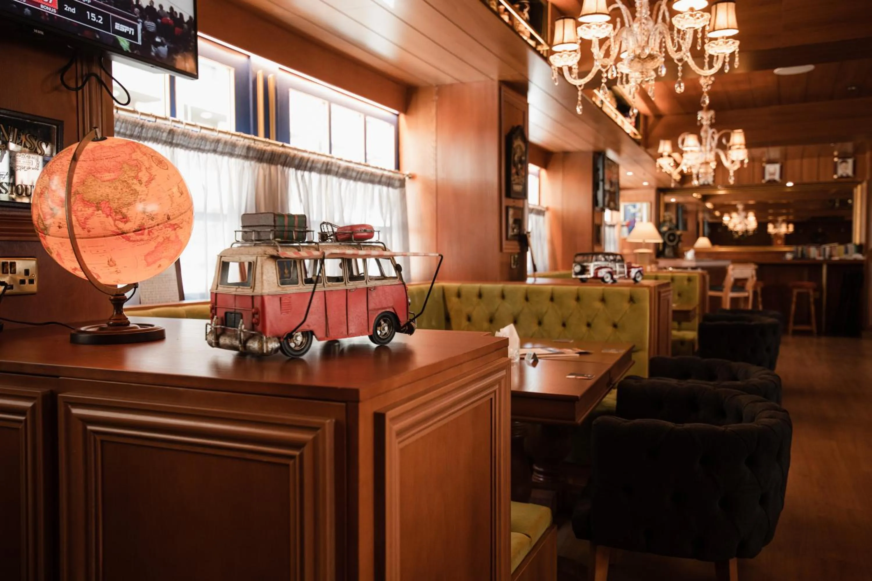 Restaurant/places to eat in Pebbles Resort