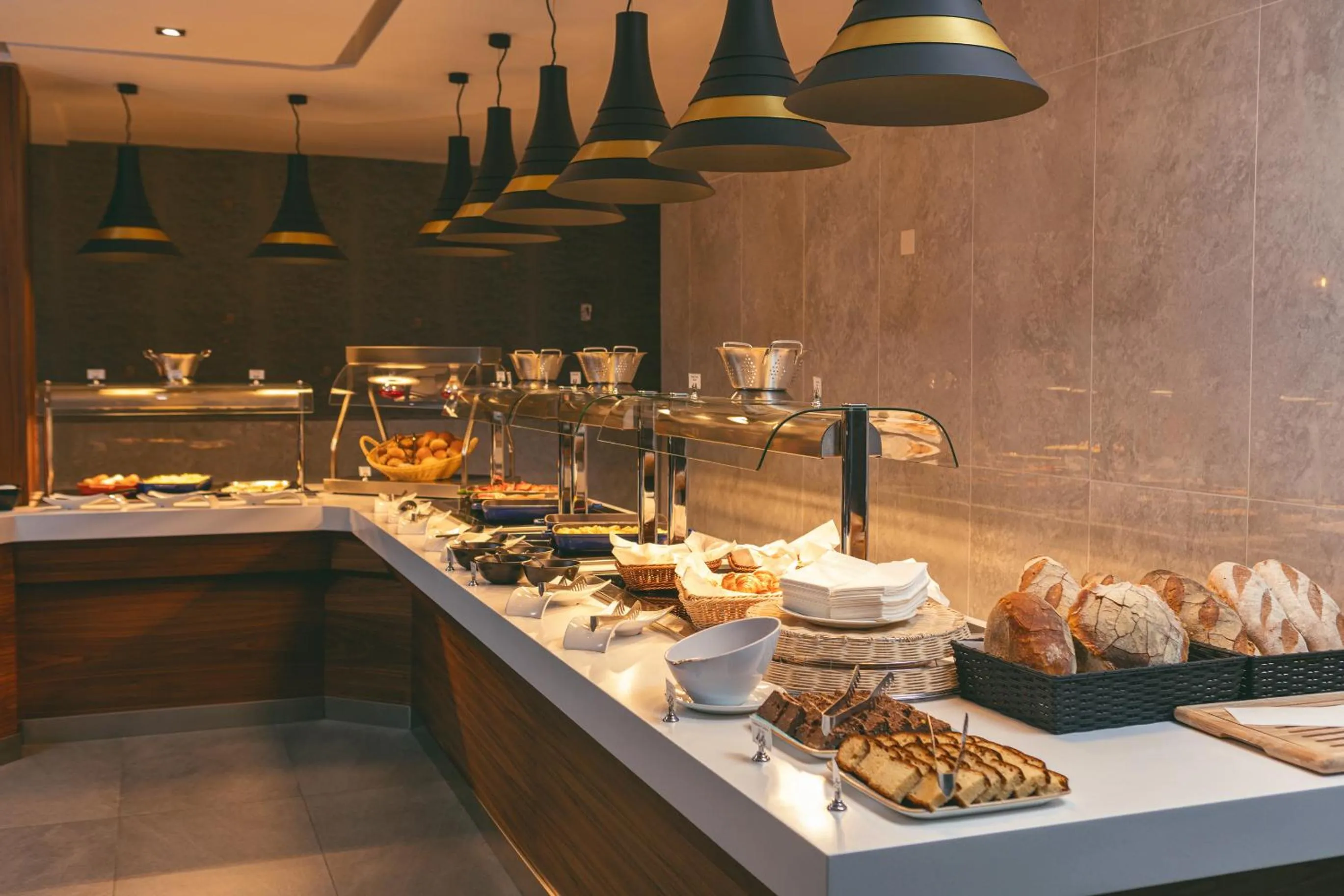 Restaurant/places to eat in Pebbles Resort