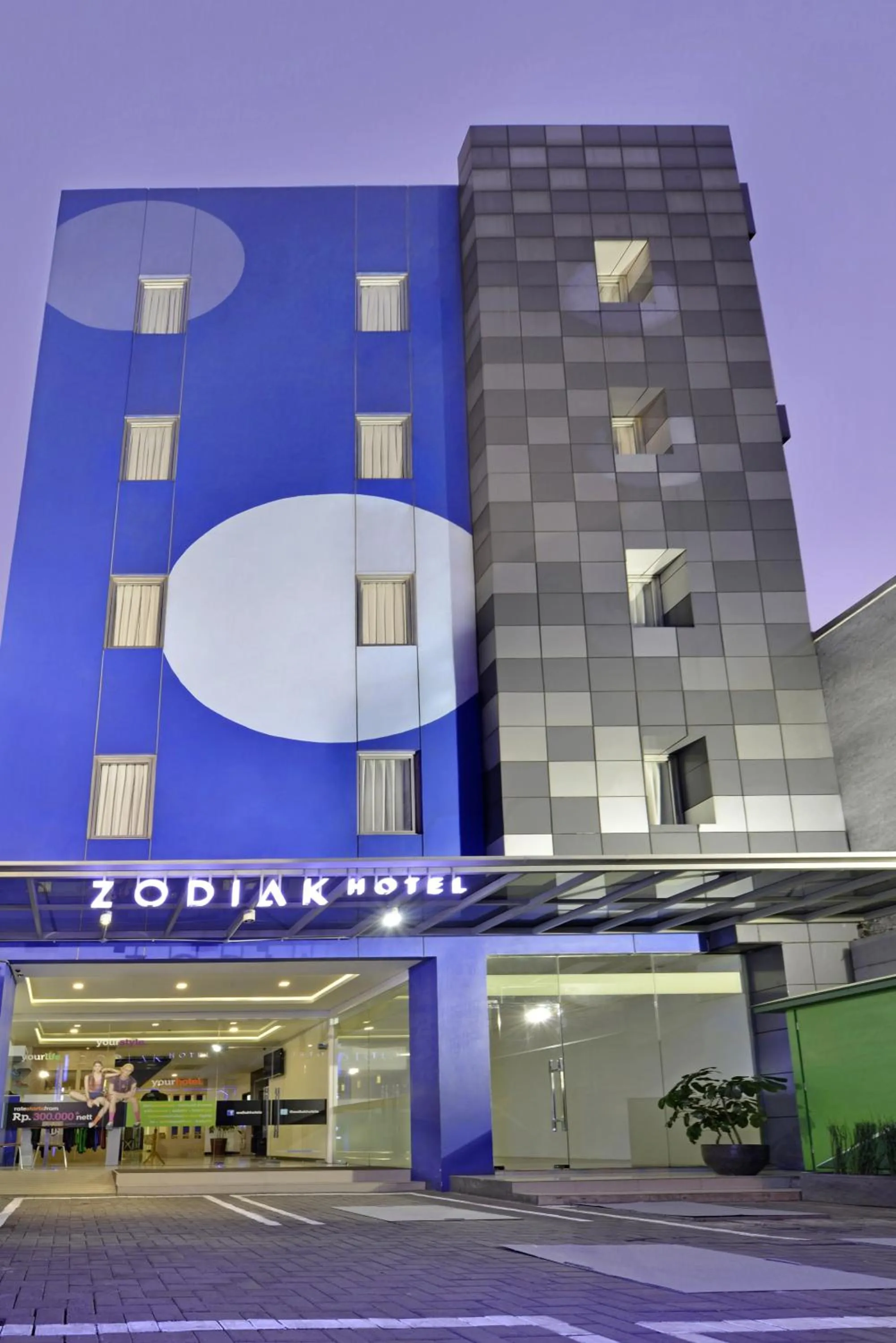 Facade/entrance in Zodiak Paskal by KAGUM Hotels