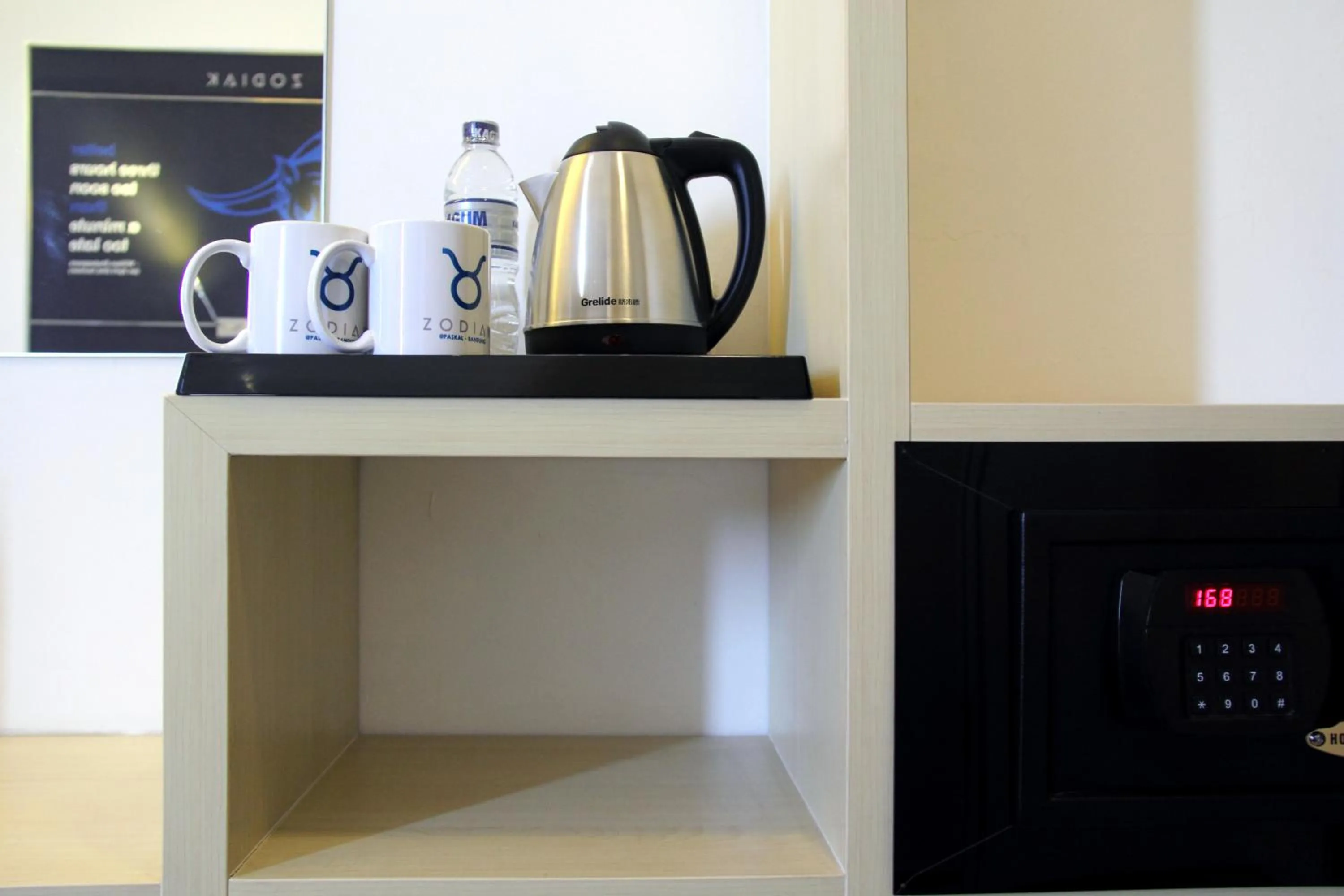 Coffee/tea facilities in Zodiak Paskal by KAGUM Hotels