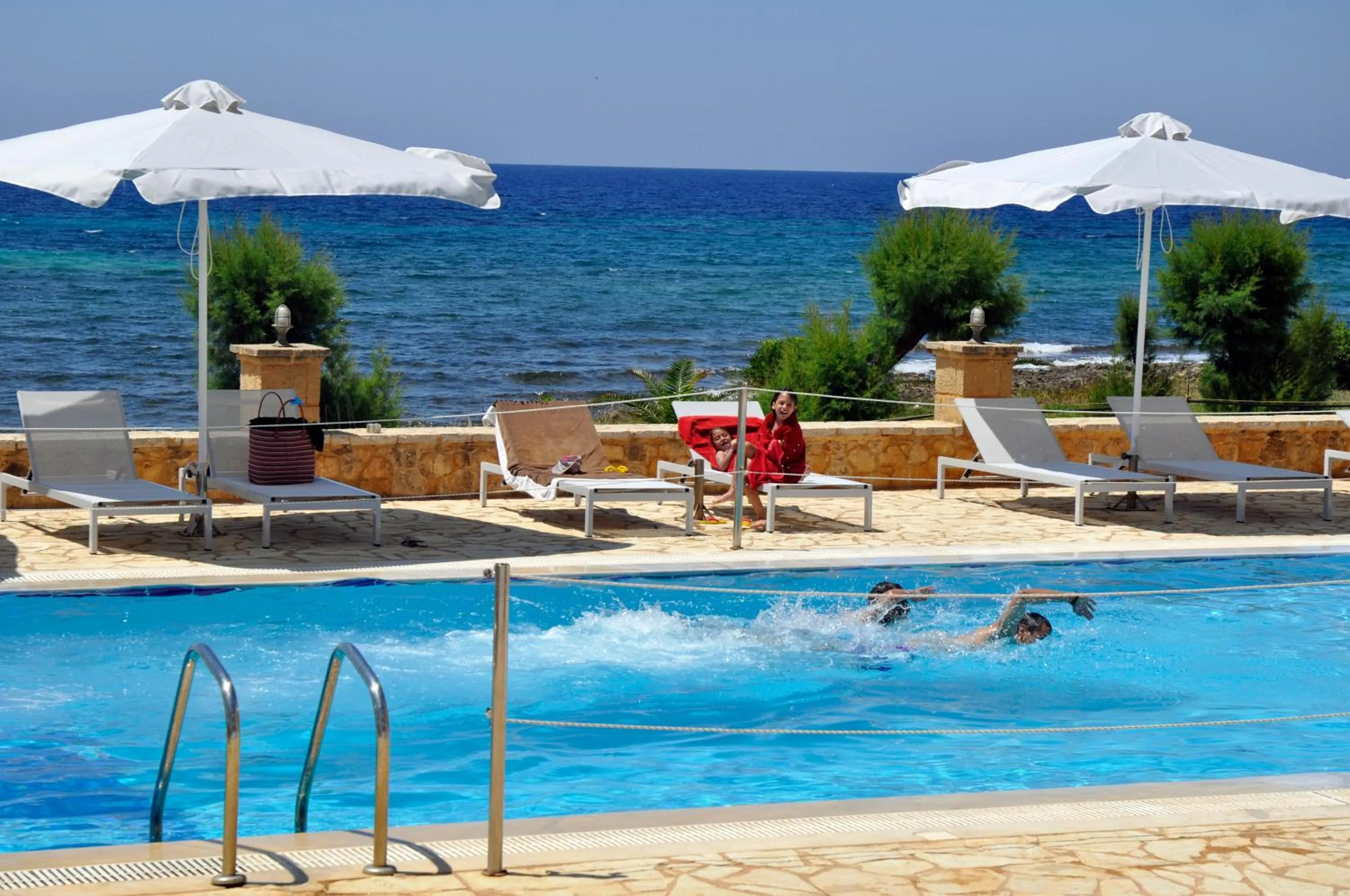 Swimming pool in Artina