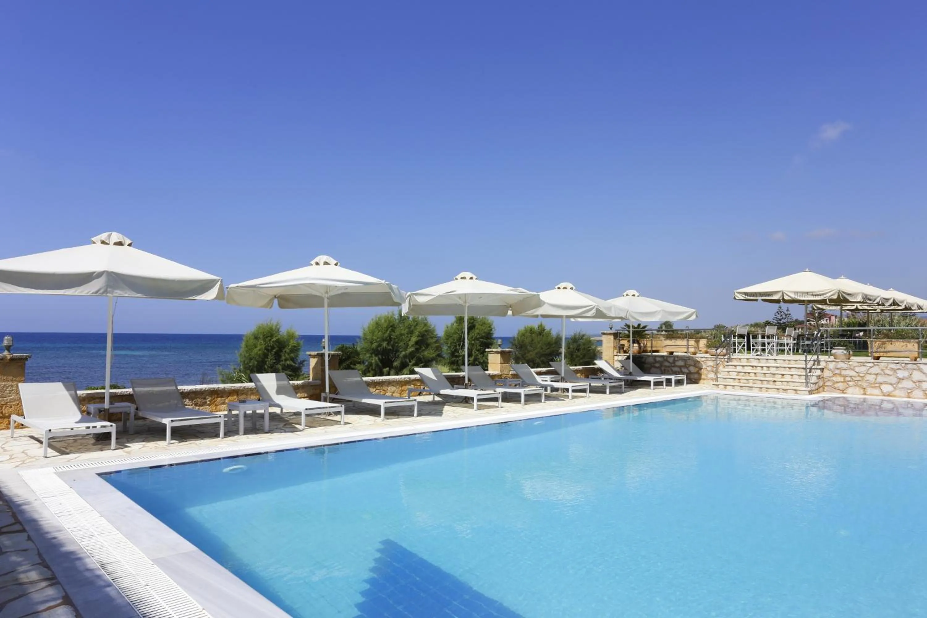 Swimming pool in Artina